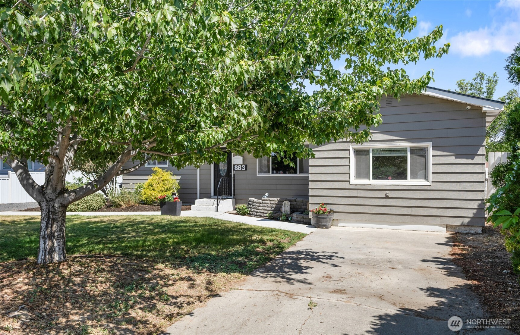863 N Vista Drive Property Photo 5