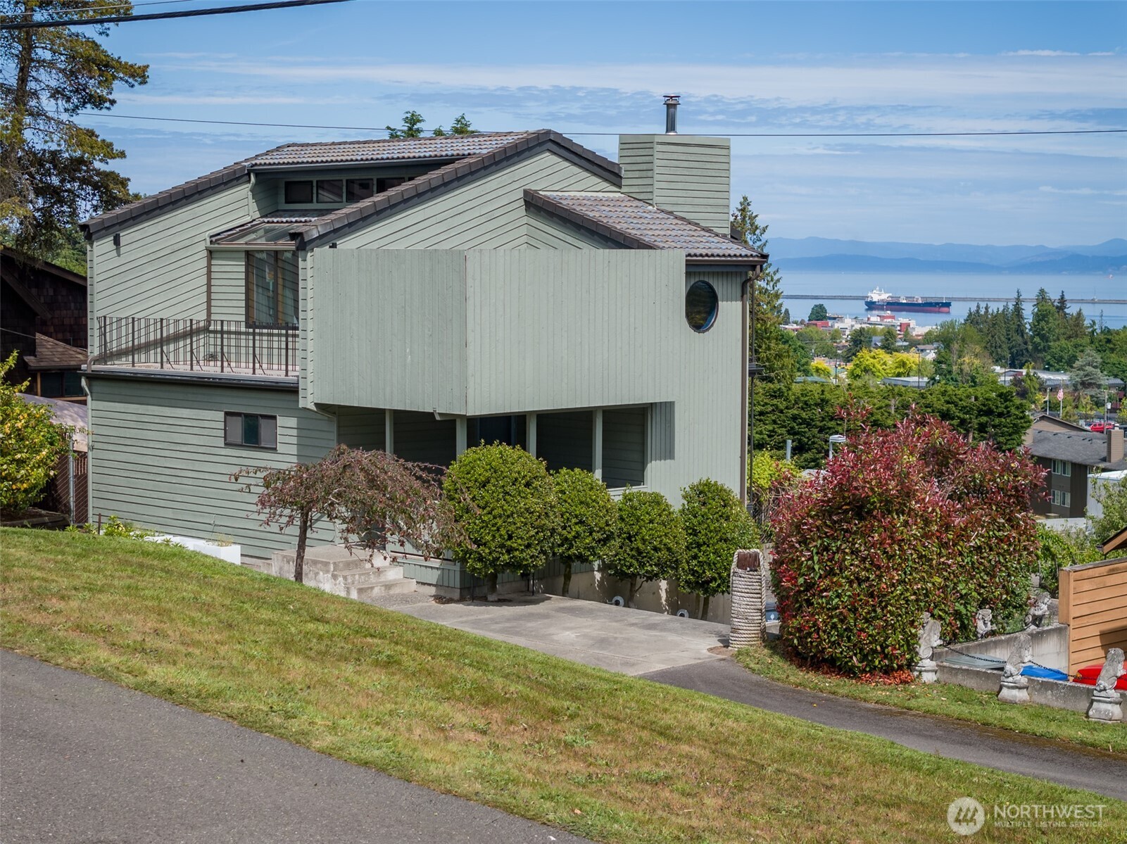 1825 E 3rd Street Property Photo 1