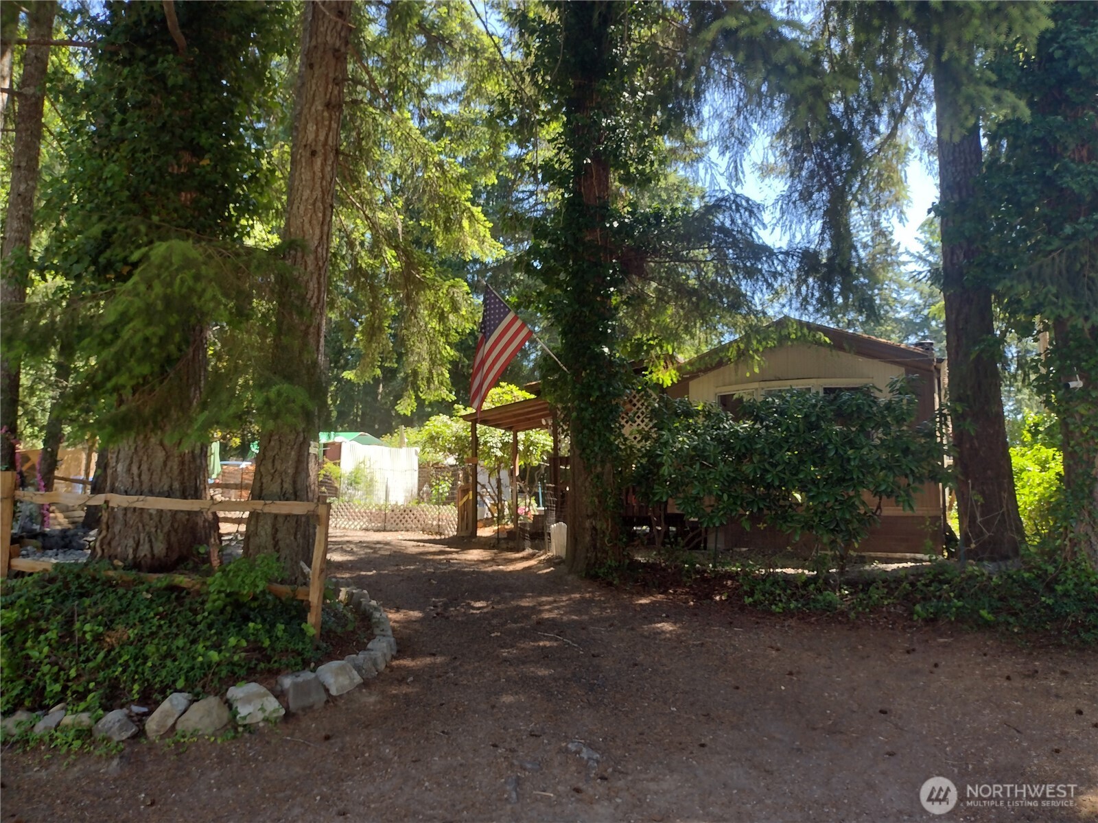1110 E Timberlake Drive Property Photo 1