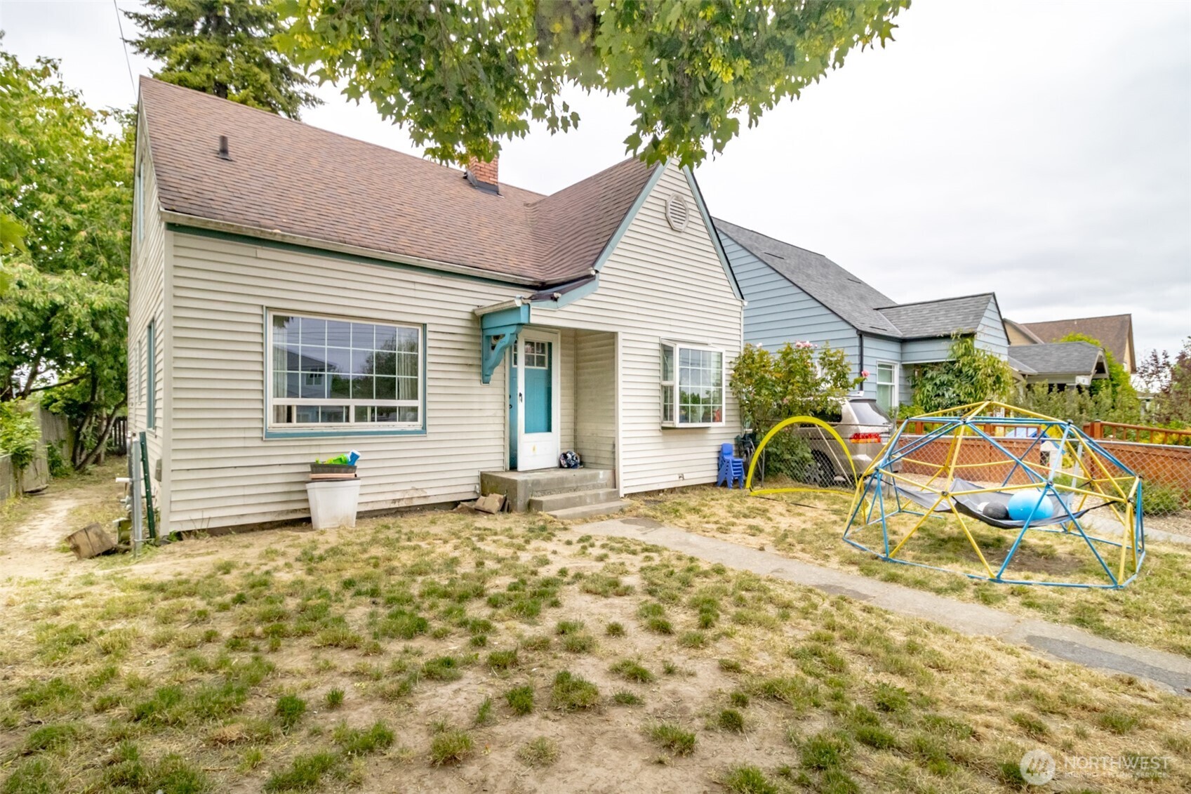 5229 S Thompson Avenue Property Photo 1