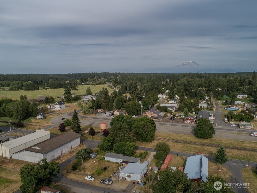 312 2nd Street Property Photo 9