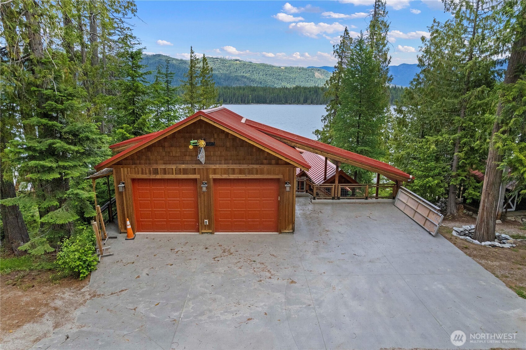 15320 Cedar Brae Property Photo 4