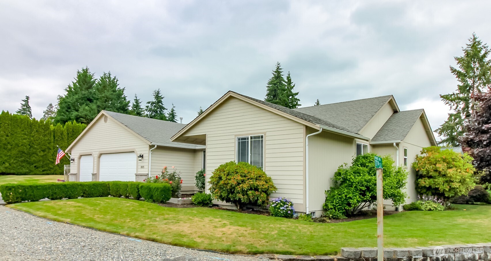 5117 77th Street Property Photo 2