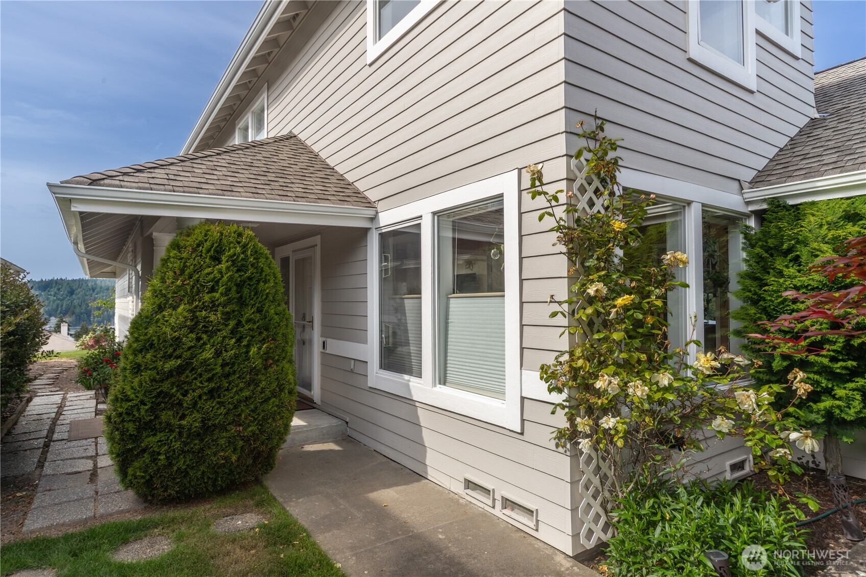 95 Martingale Place Property Photo 3