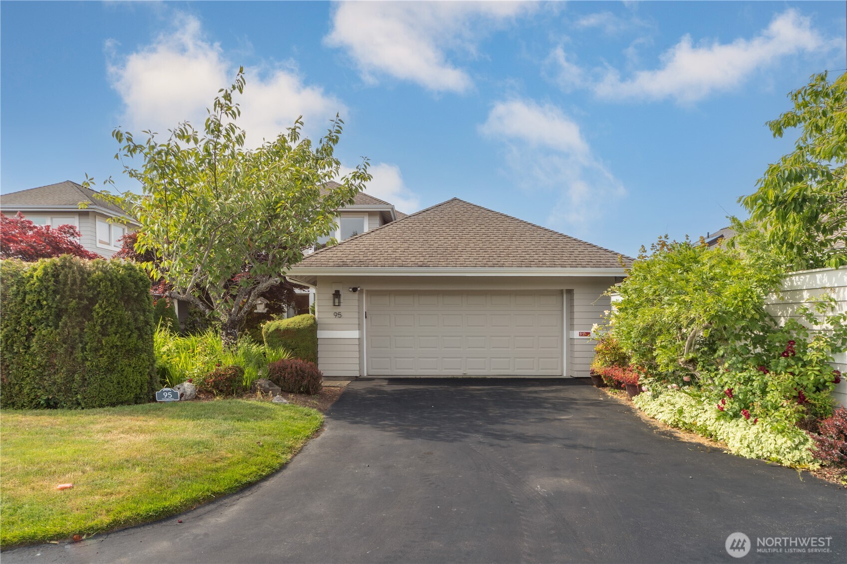 95 Martingale Place Property Photo 5