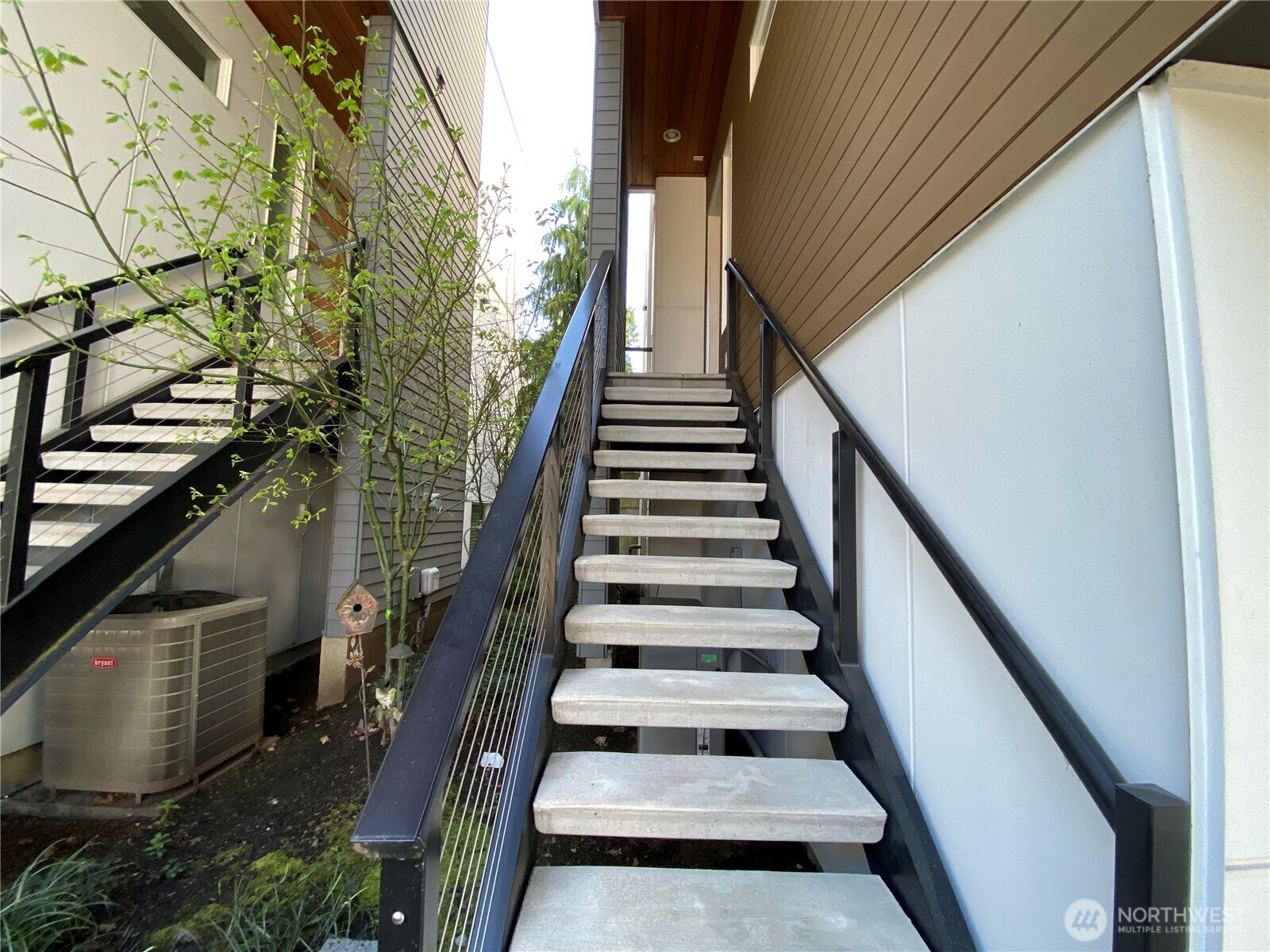 213 4th Court Property Photo 4