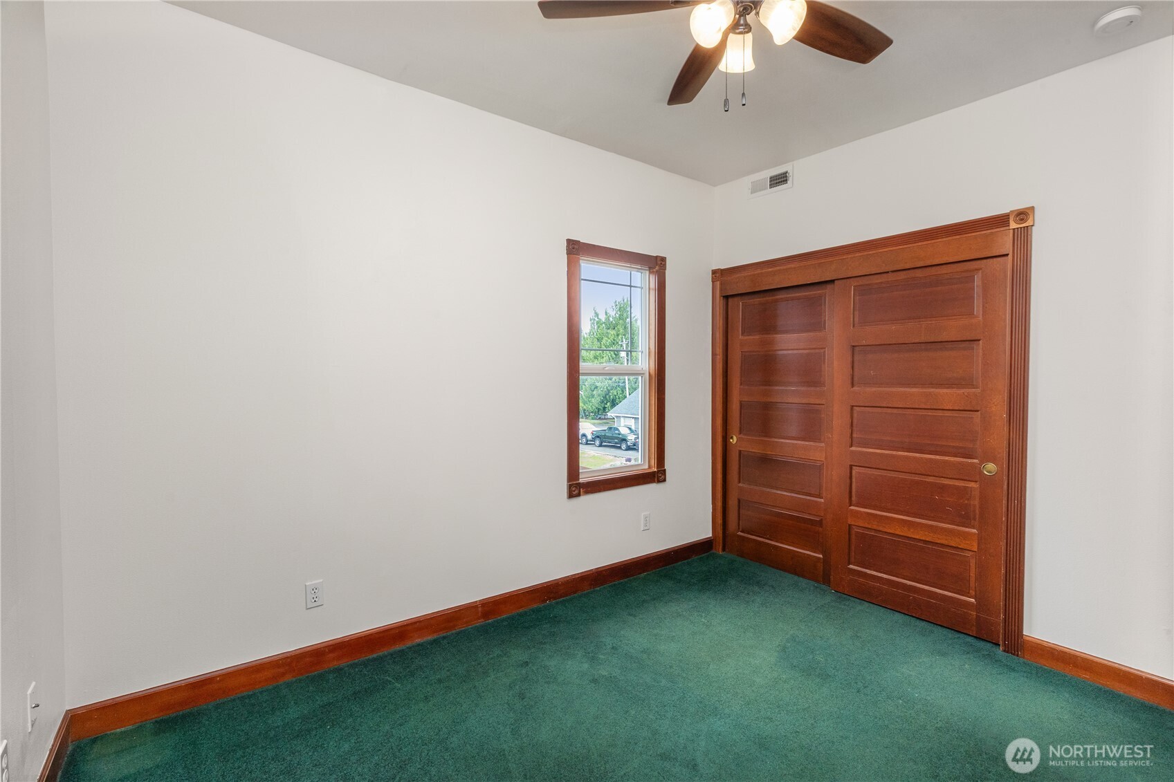 404 W Marcy Avenue Property Photo 27