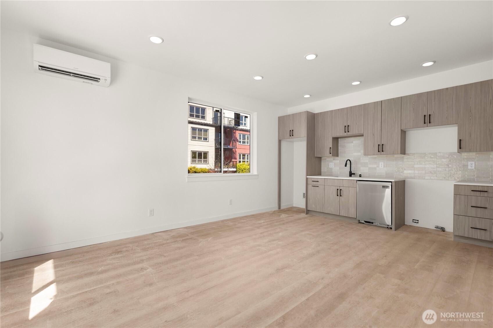 6544 D Latona Avenue Property Photo 3