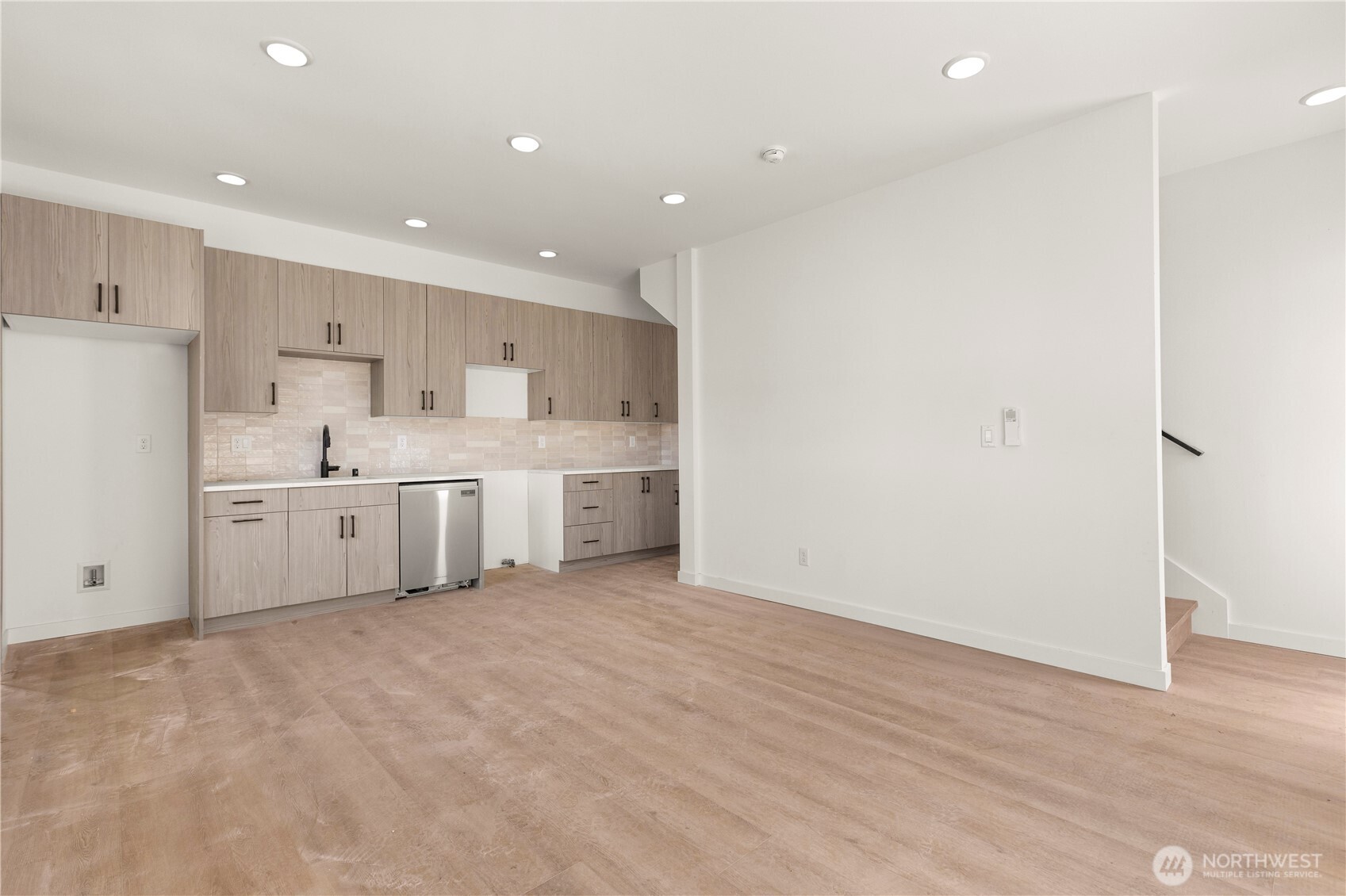 6544 D Latona Avenue Property Photo 4