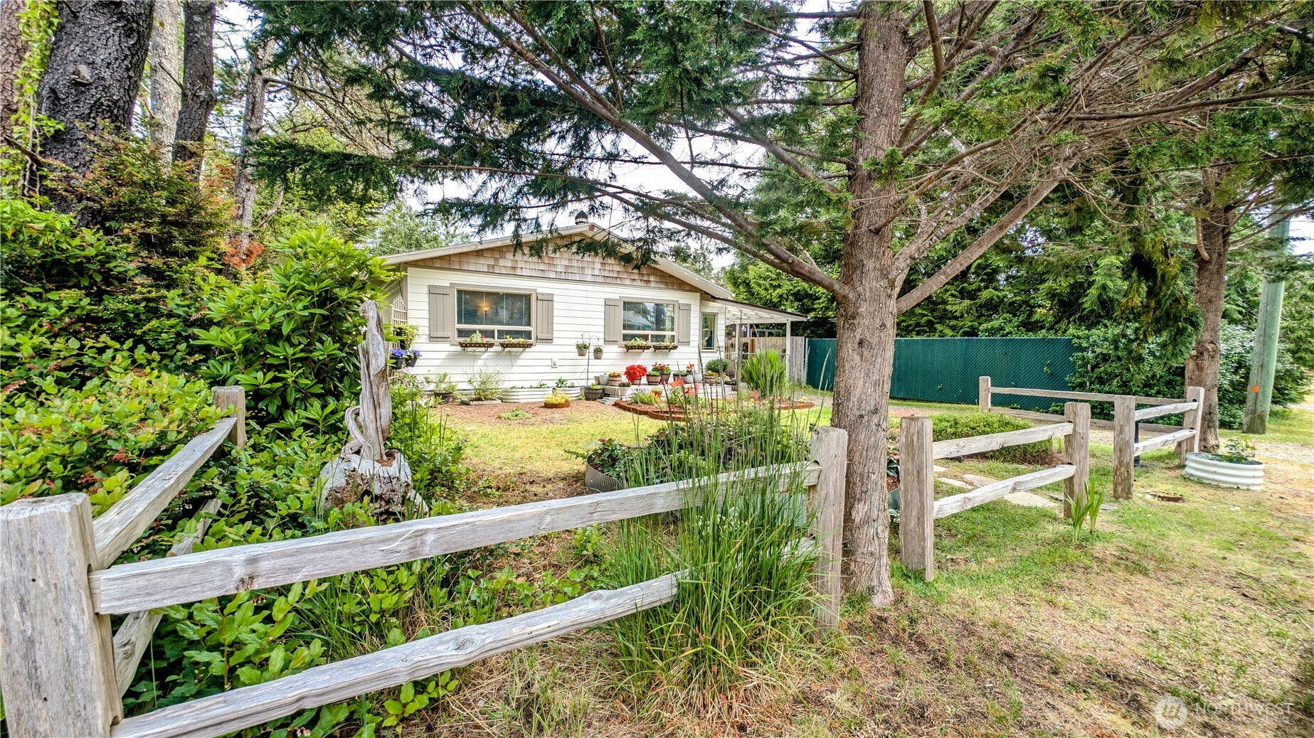 1215 273rd Place Property Photo 2