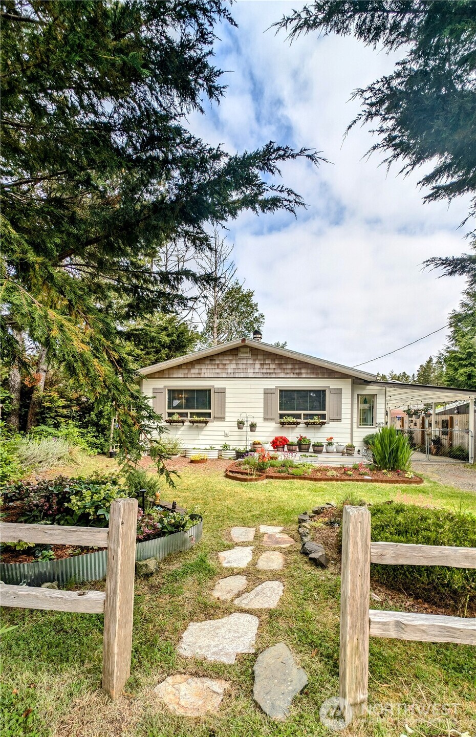 1215 273rd Place Property Photo 3
