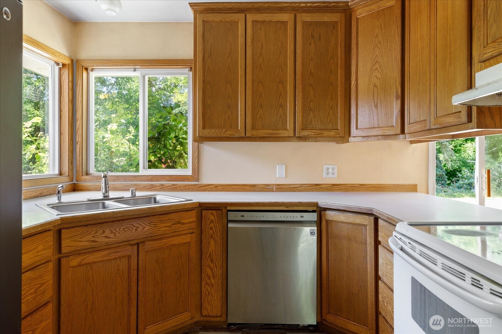 867 Walker Avenue Property Photo 10