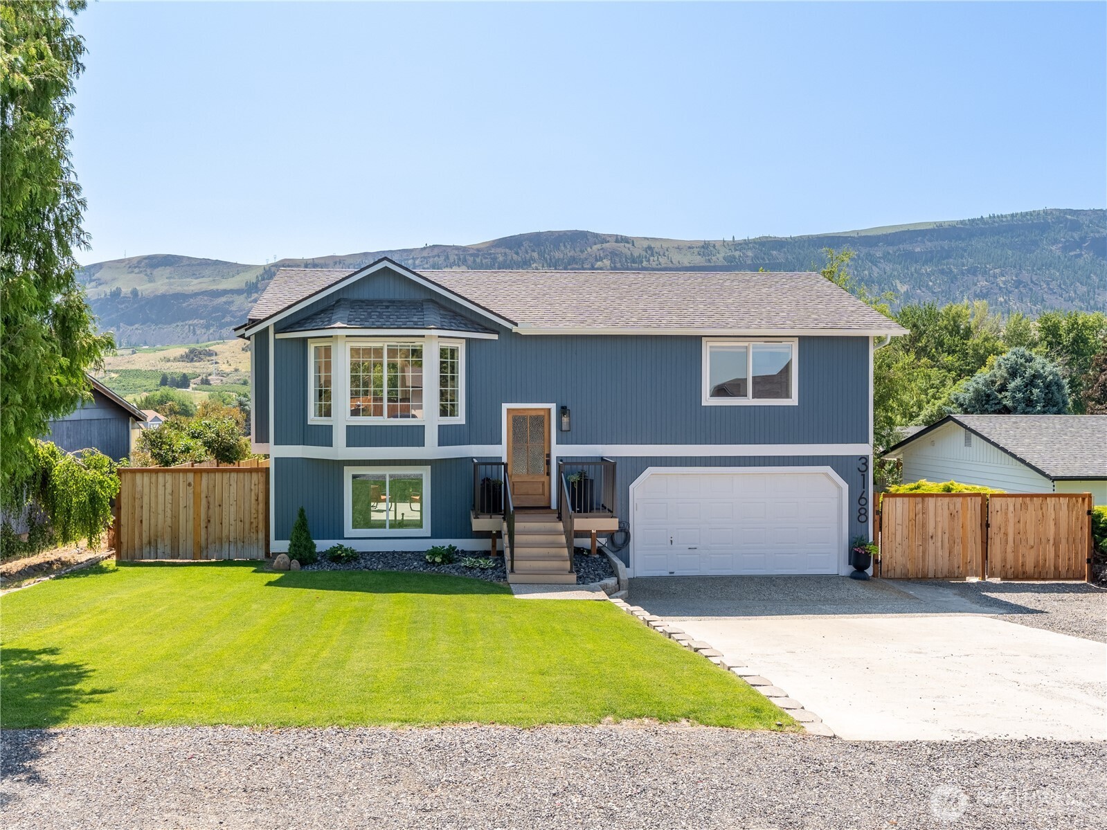 3168 Monterey Dr Property Photo 1