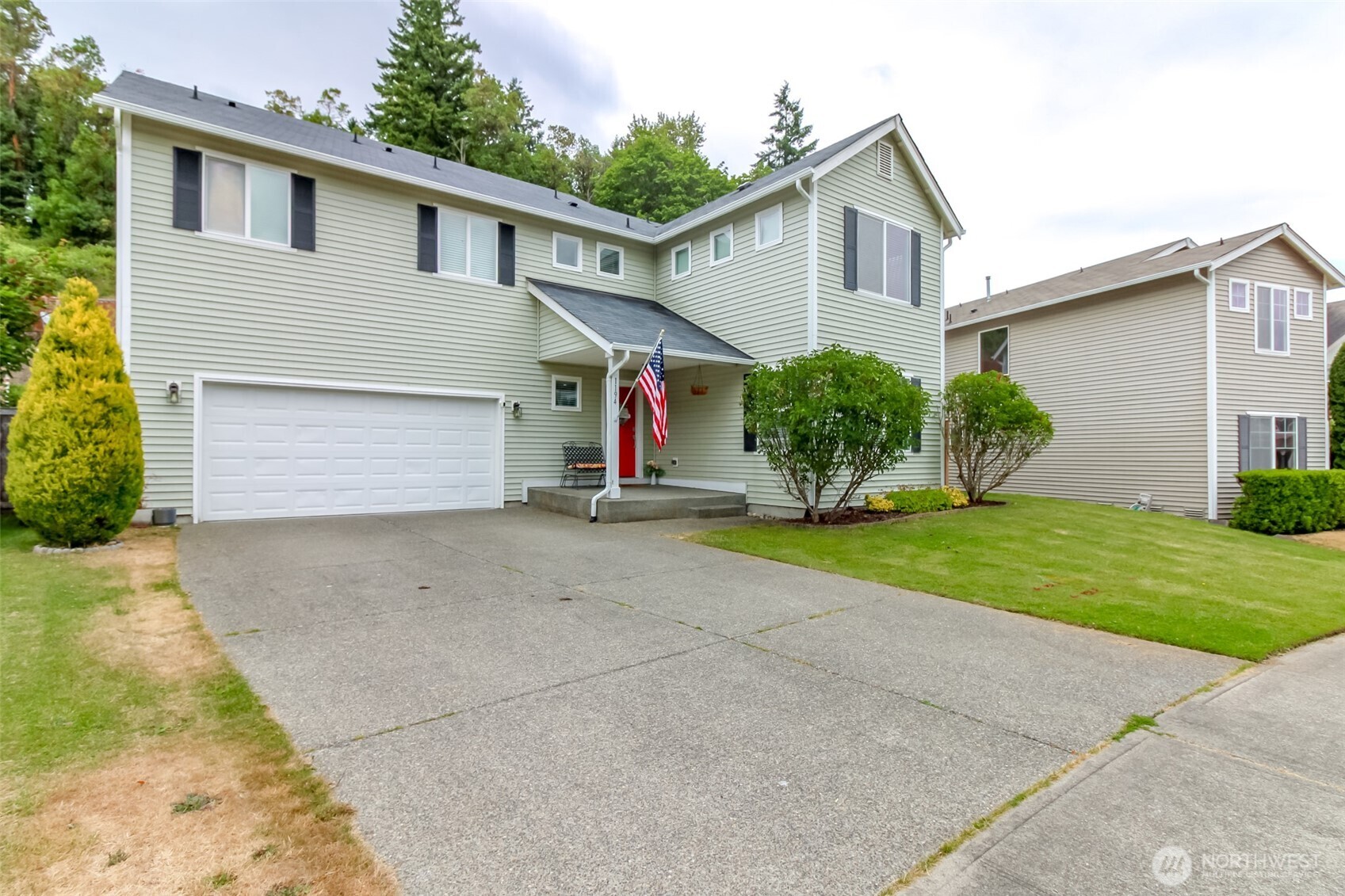 1194 Swan Loop Property Photo 1