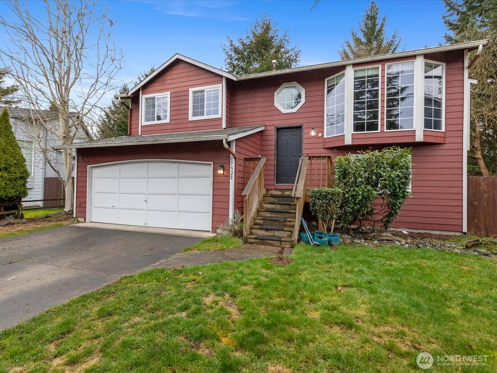 17528 Mountain View Road Property Photo 1