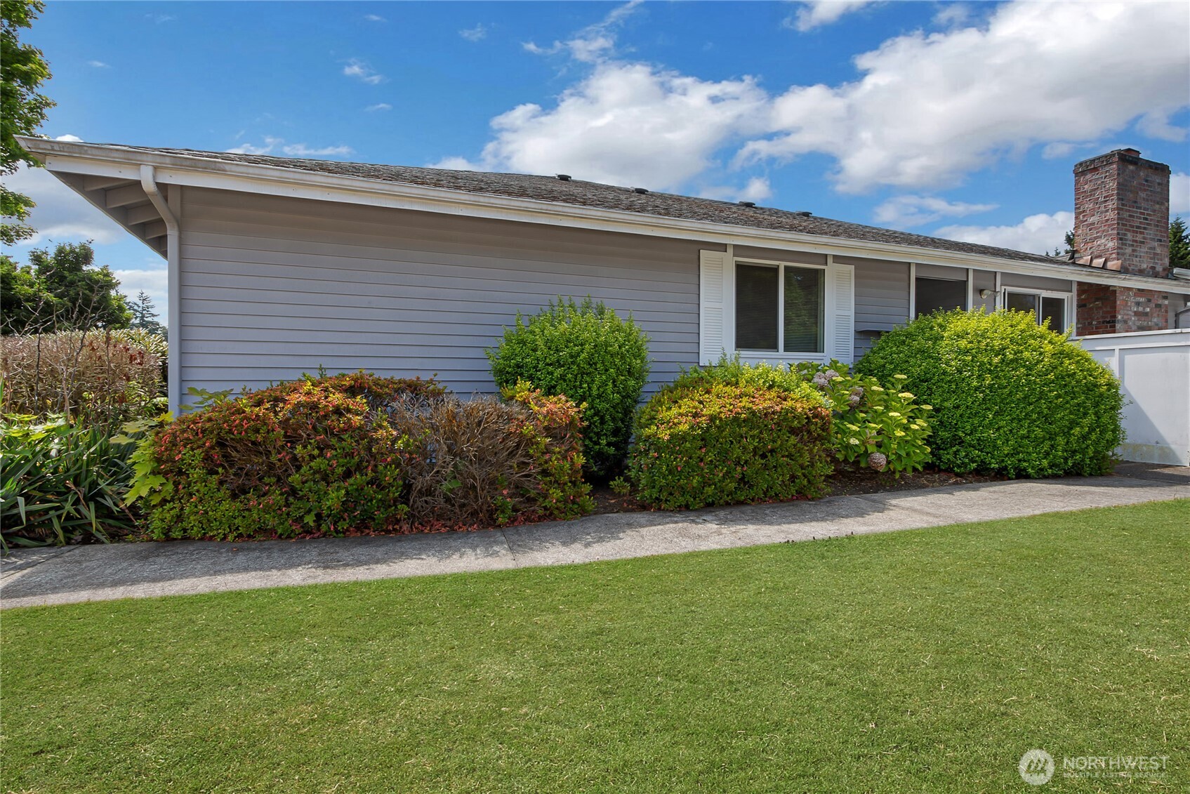 8608 Onyx Drive E Property Photo 1