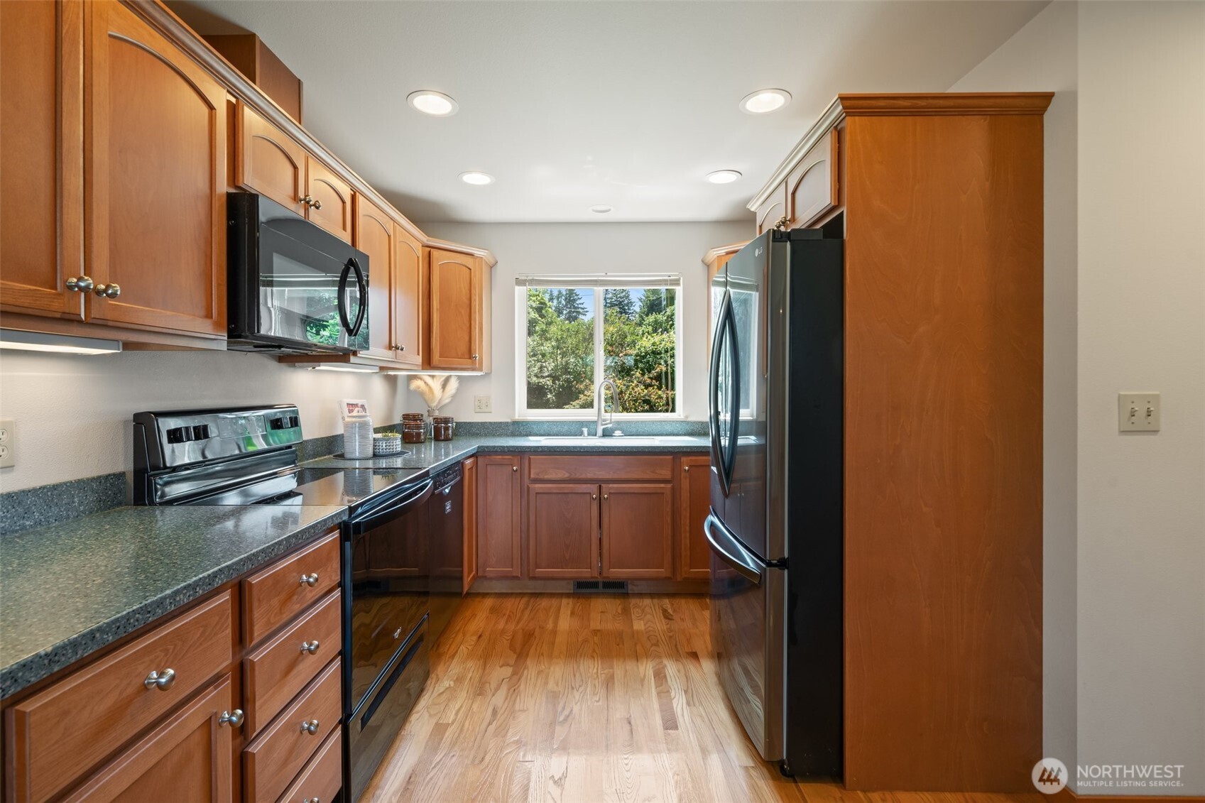4390 Dyes Inlet Road Property Photo 12