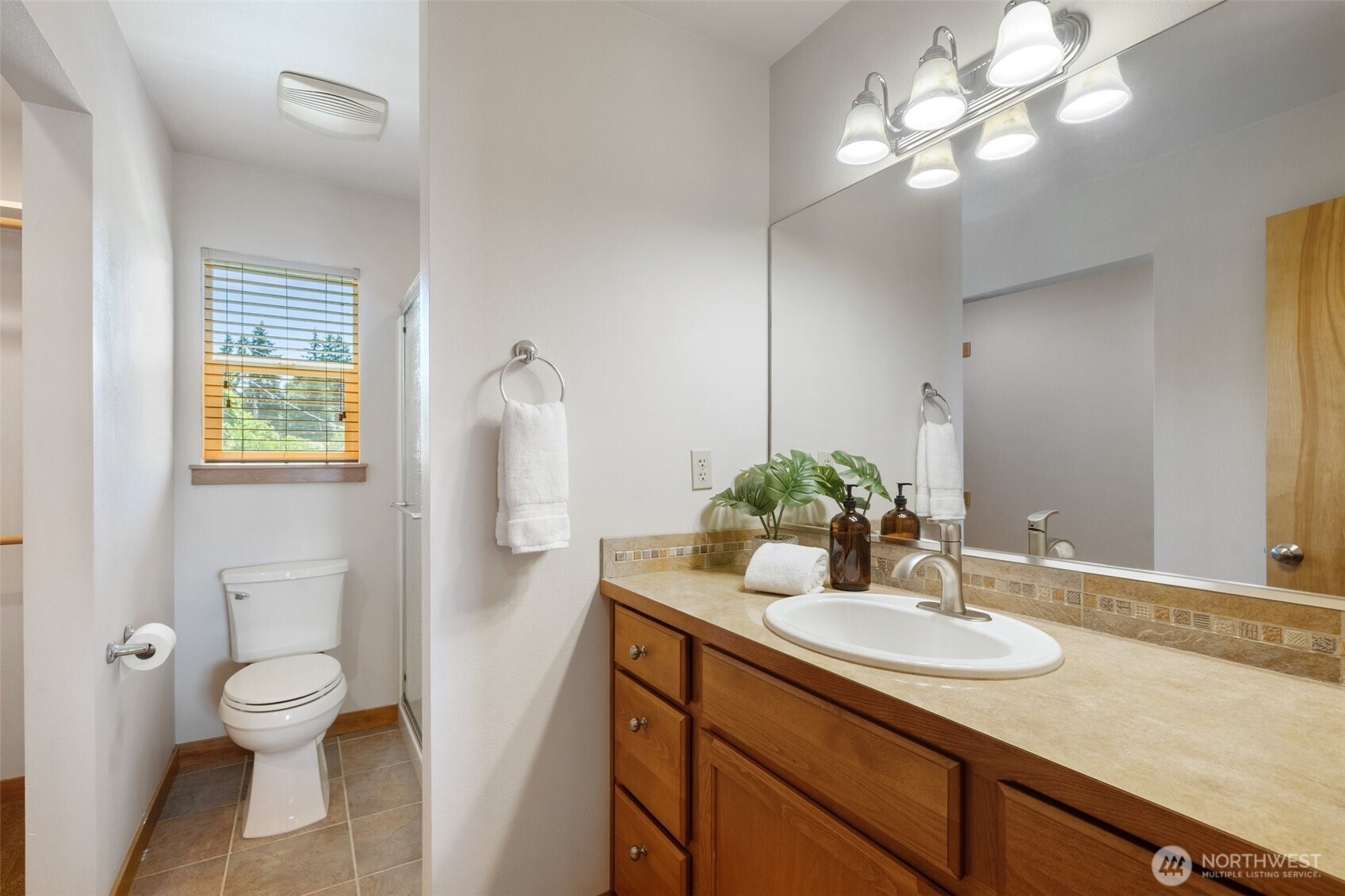 4390 Dyes Inlet Road Property Photo 18