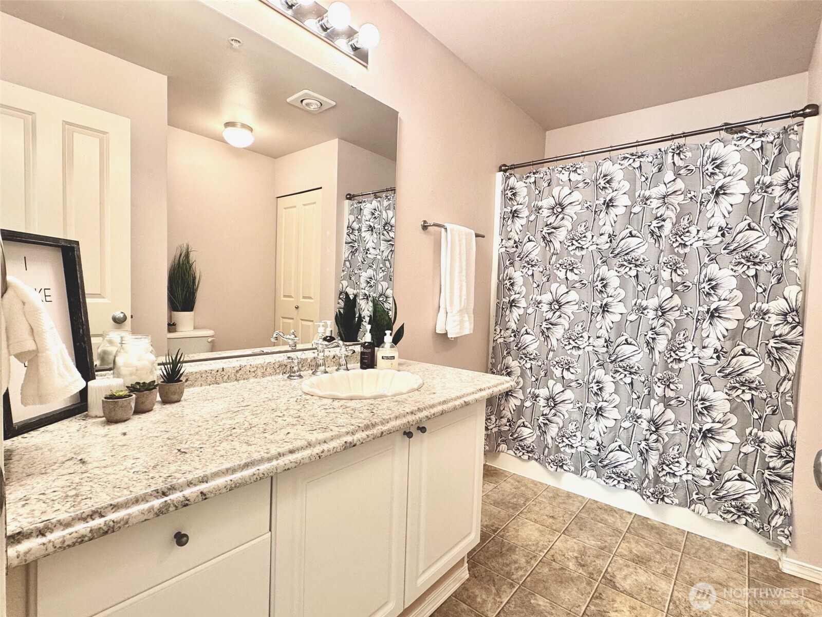 14007 69th Drive W2 Property Photo 17