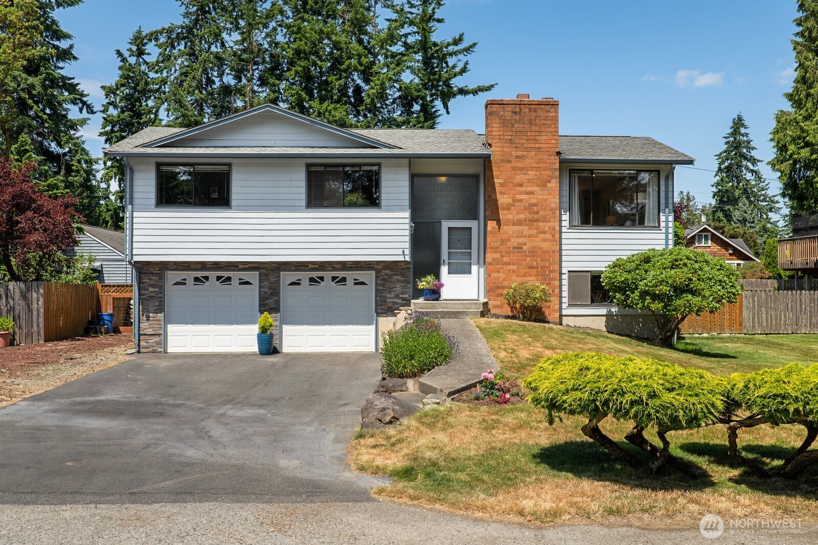 8815 221st Place Property Photo 2