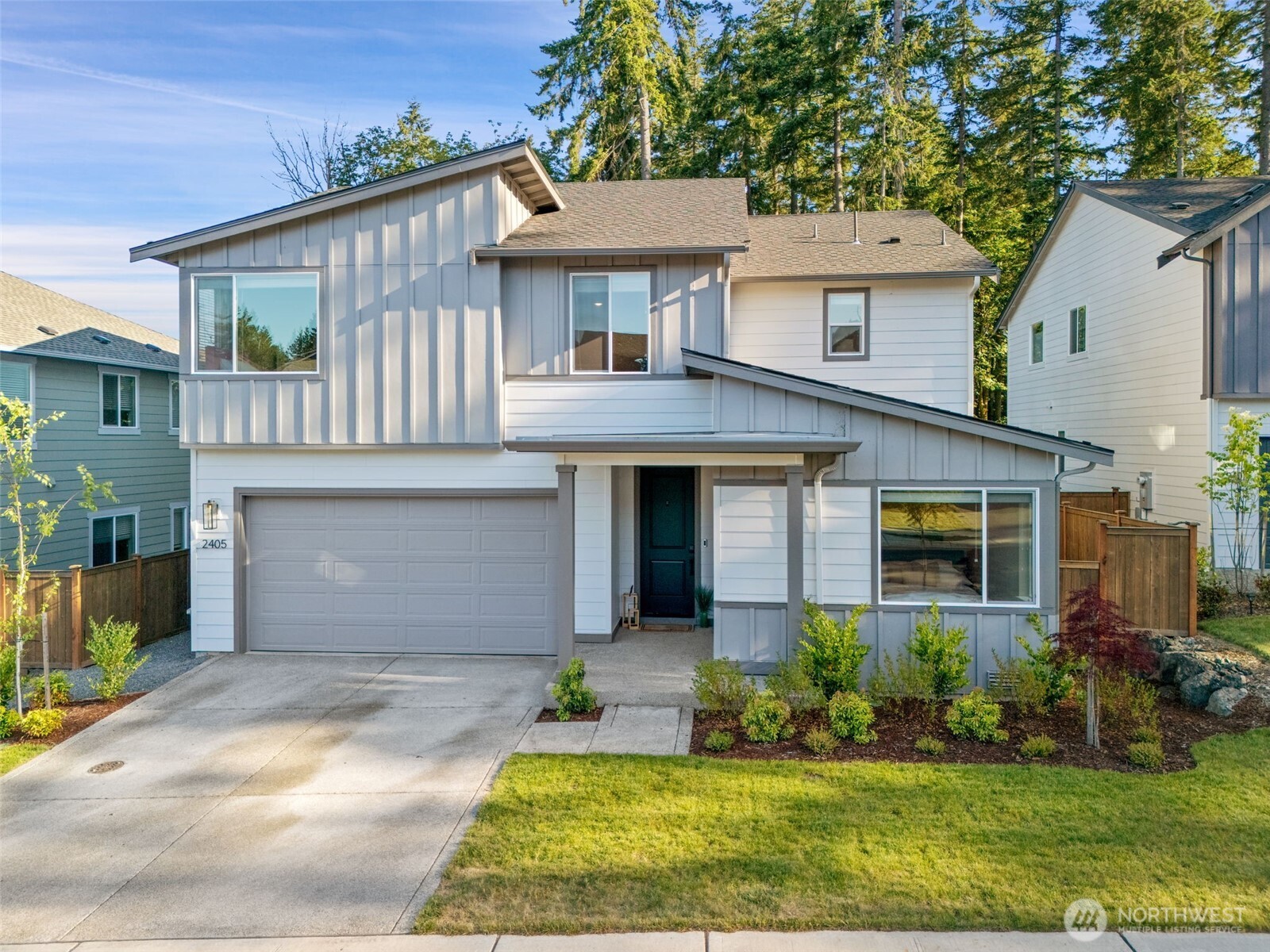 2405 NE Waterlily Way Property Photo 1