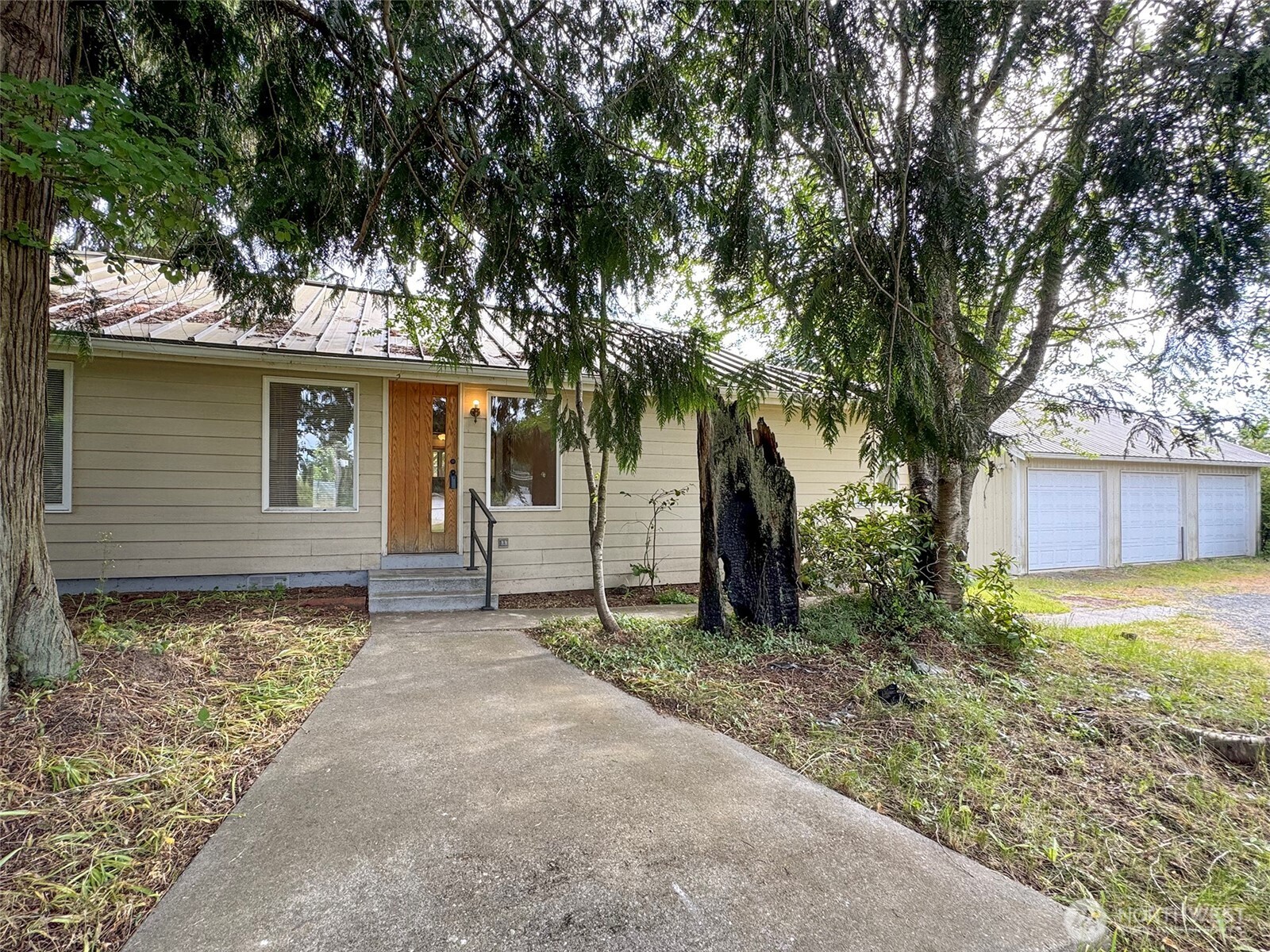 1218 W Lauridsen Boulevard