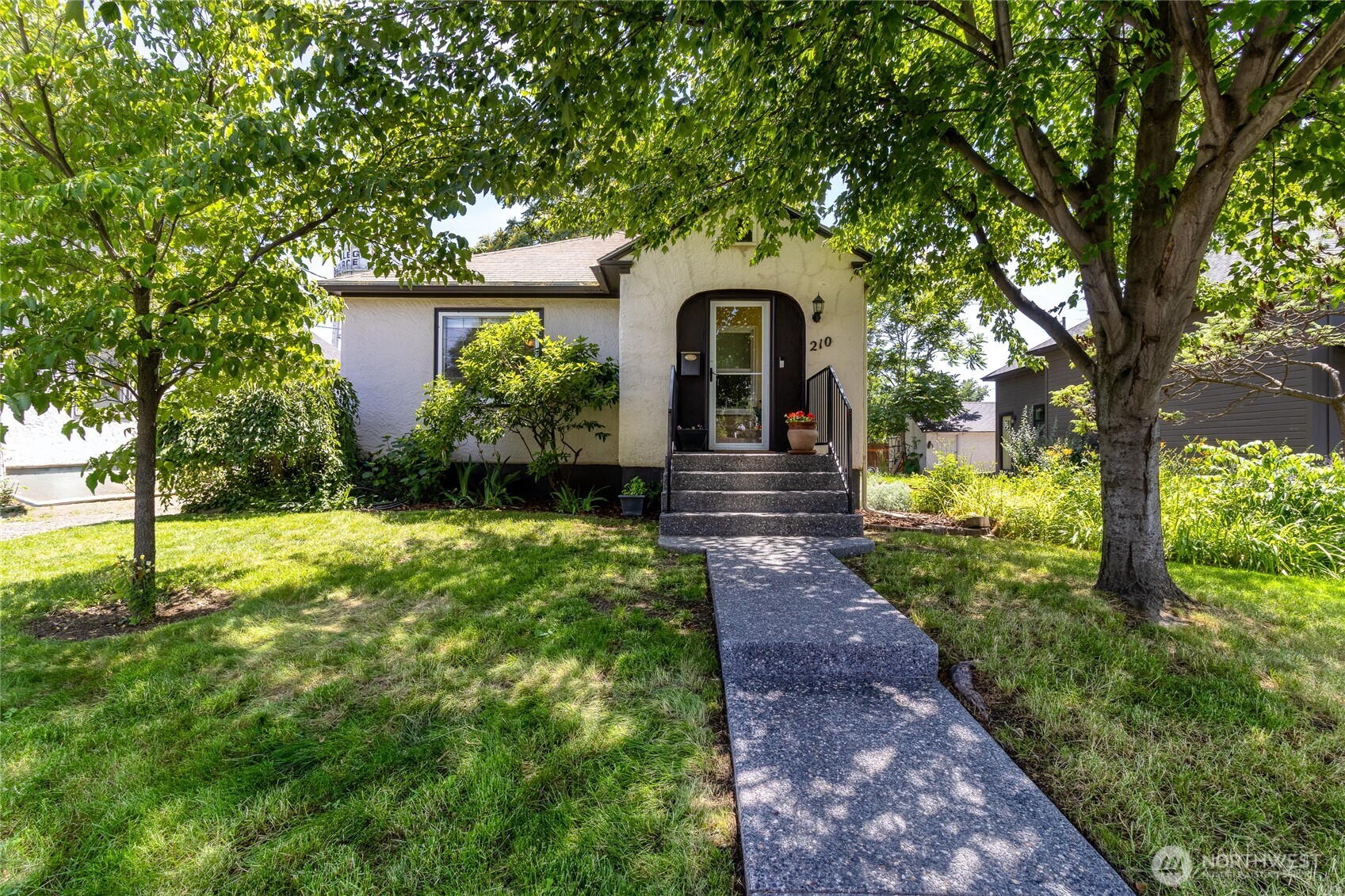 210 SE 4th Street