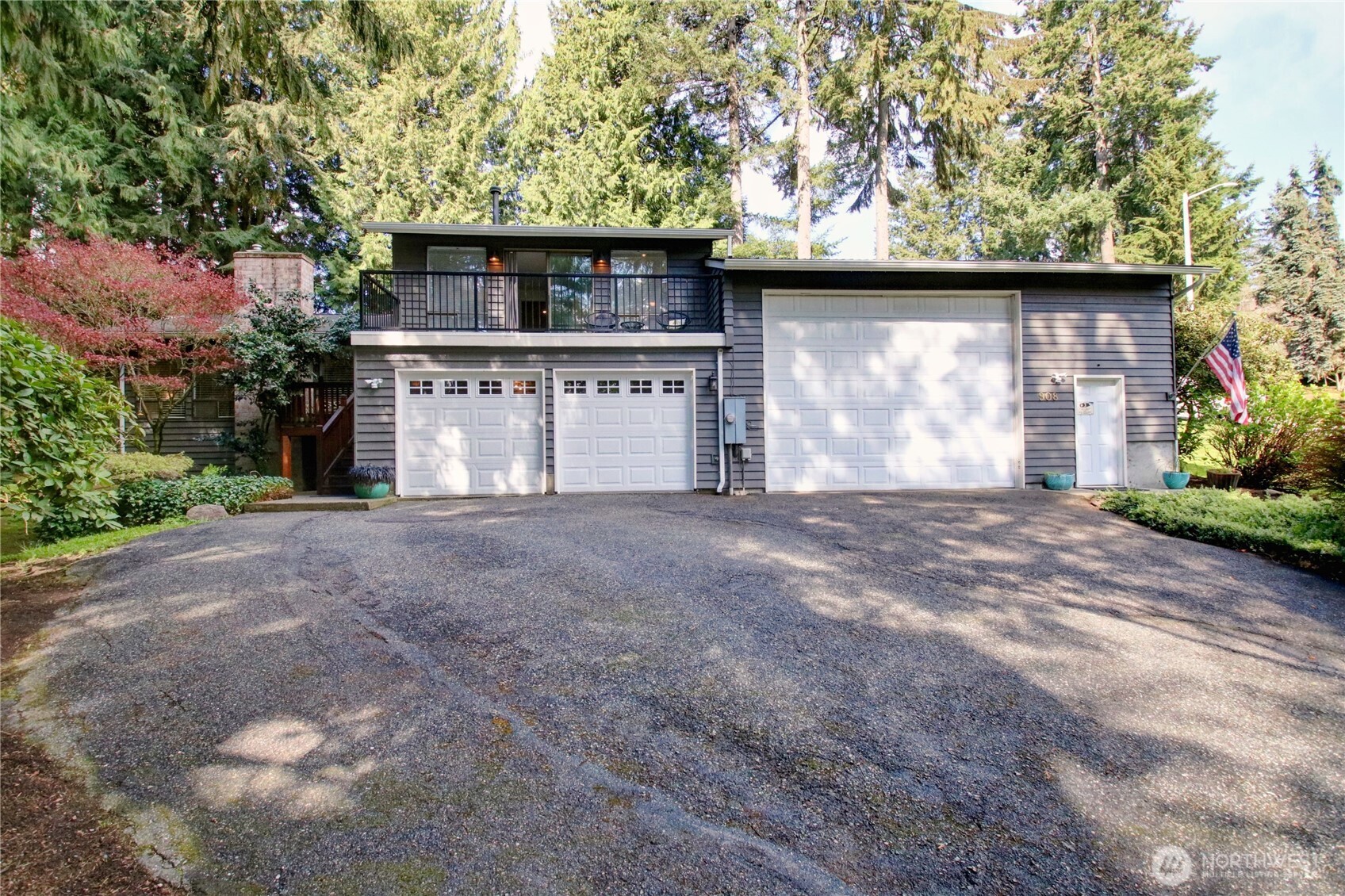 908 185th Street Property Photo 1