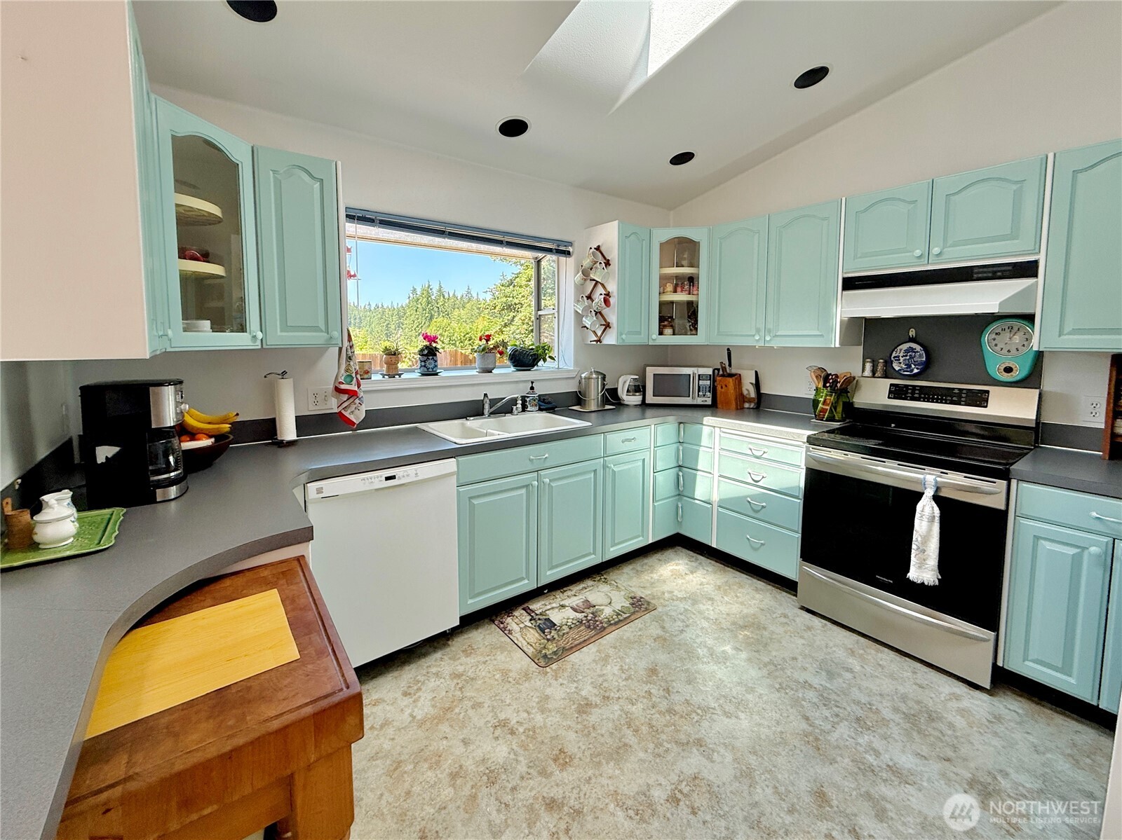 10 Davenhill Lane Property Photo 14