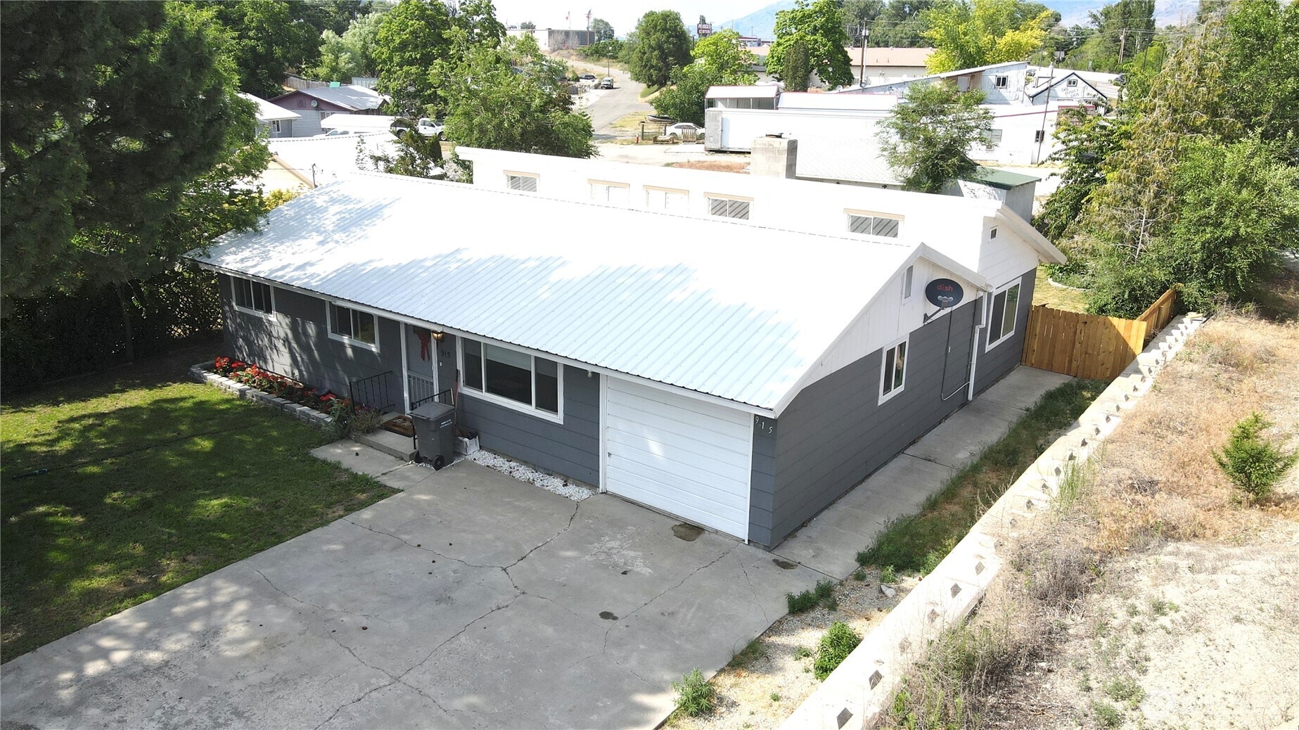 915 19th Avenue Property Photo 1