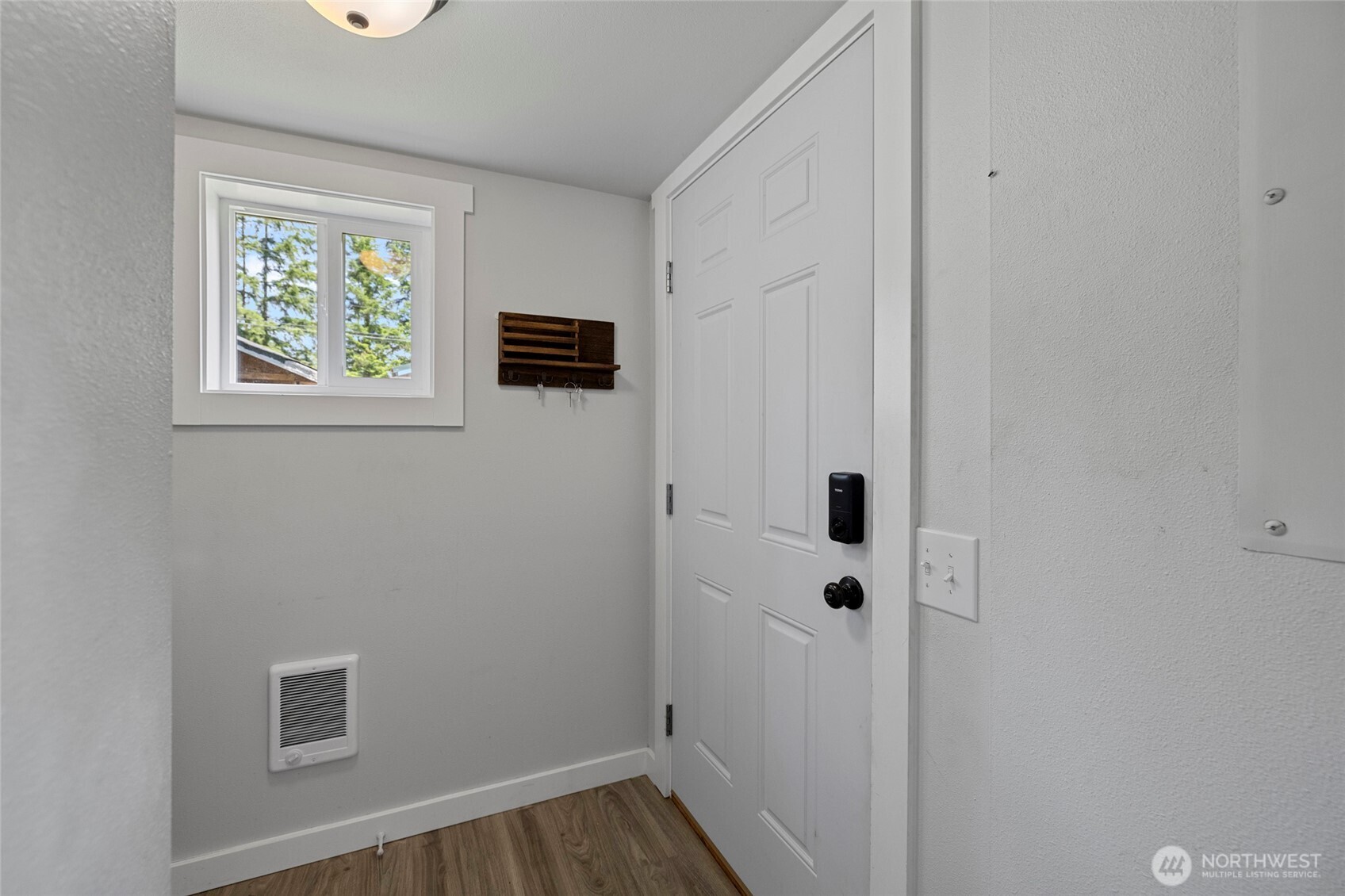 8471 Golden Valley Drive Property Photo 5