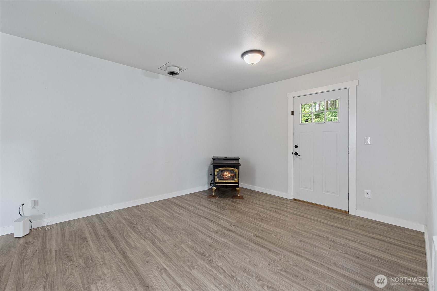8471 Golden Valley Drive Property Photo 6