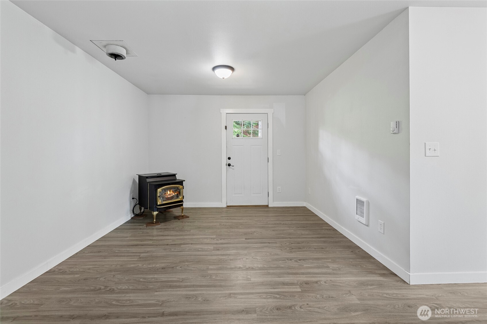 8471 Golden Valley Drive Property Photo 7