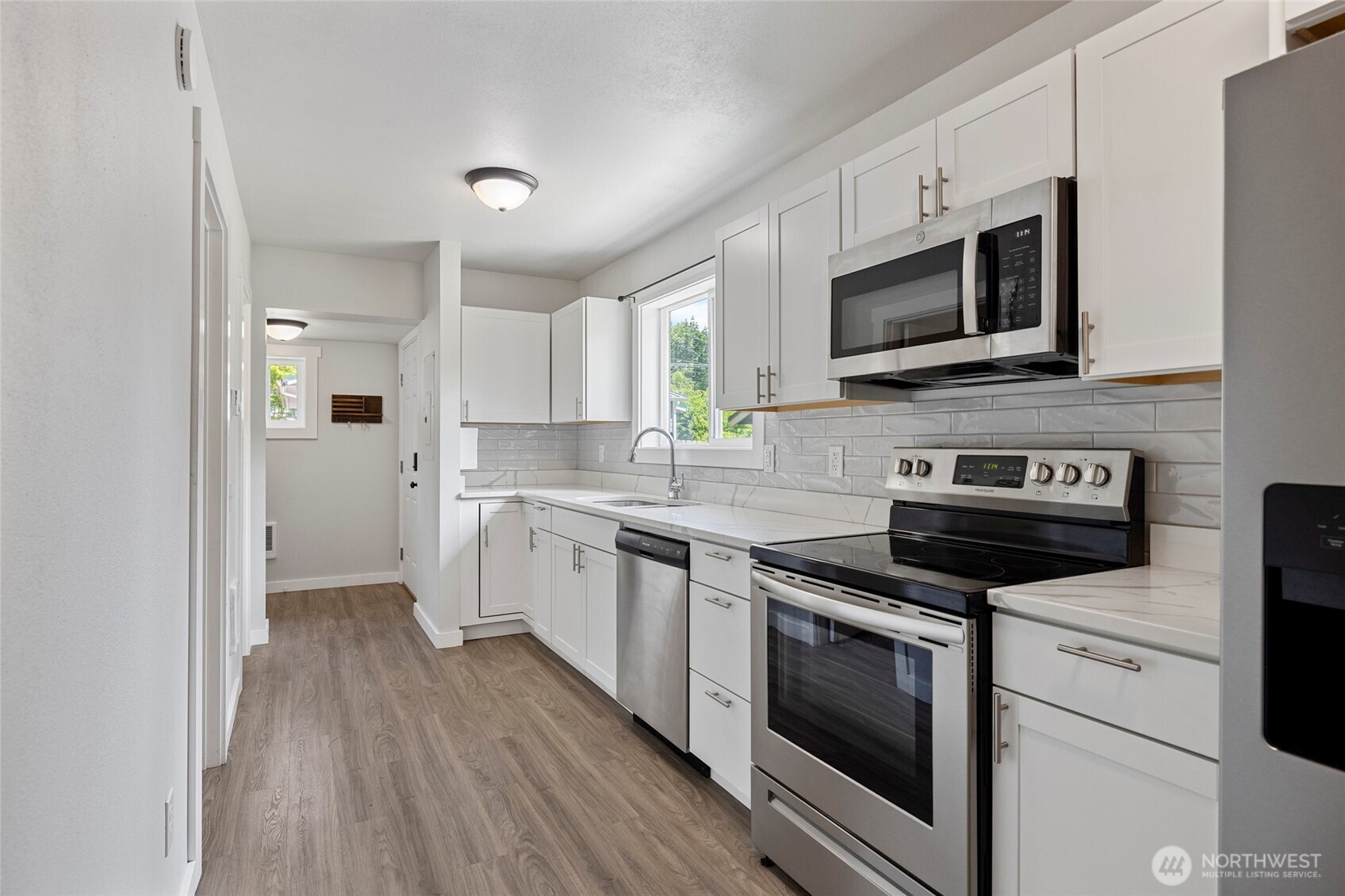 8471 Golden Valley Drive Property Photo 11