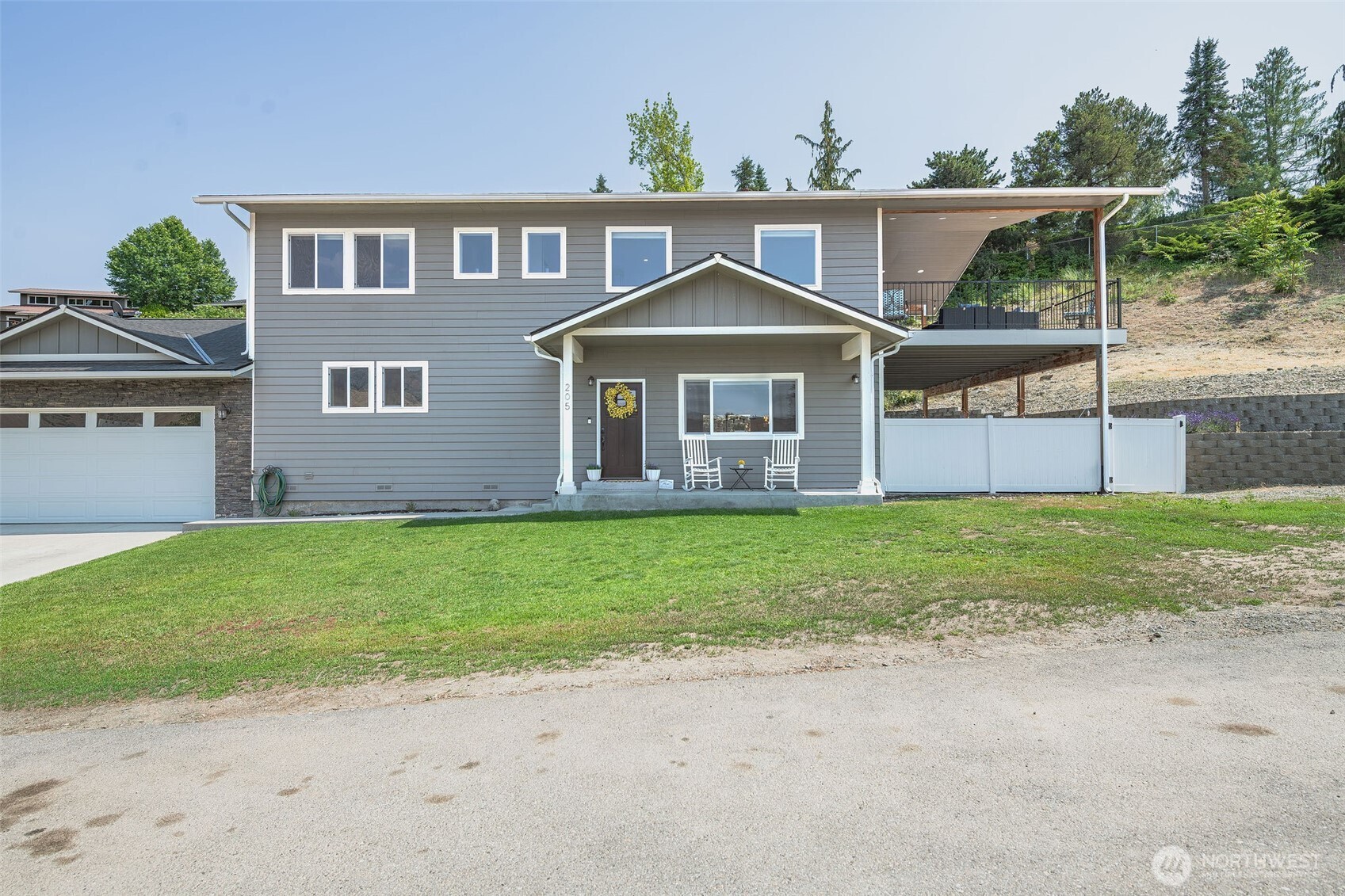205 Skyline Drive Property Photo 1