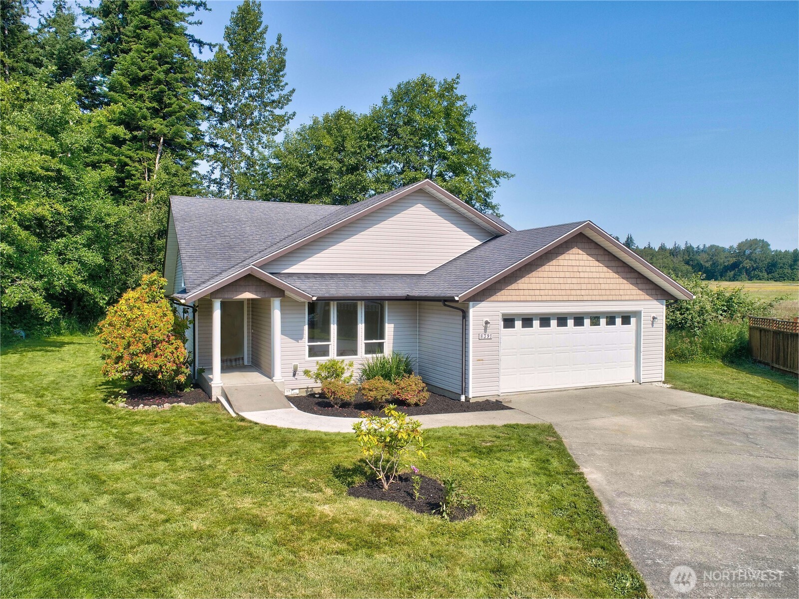 8391 Richmond Park Road Property Photo 1