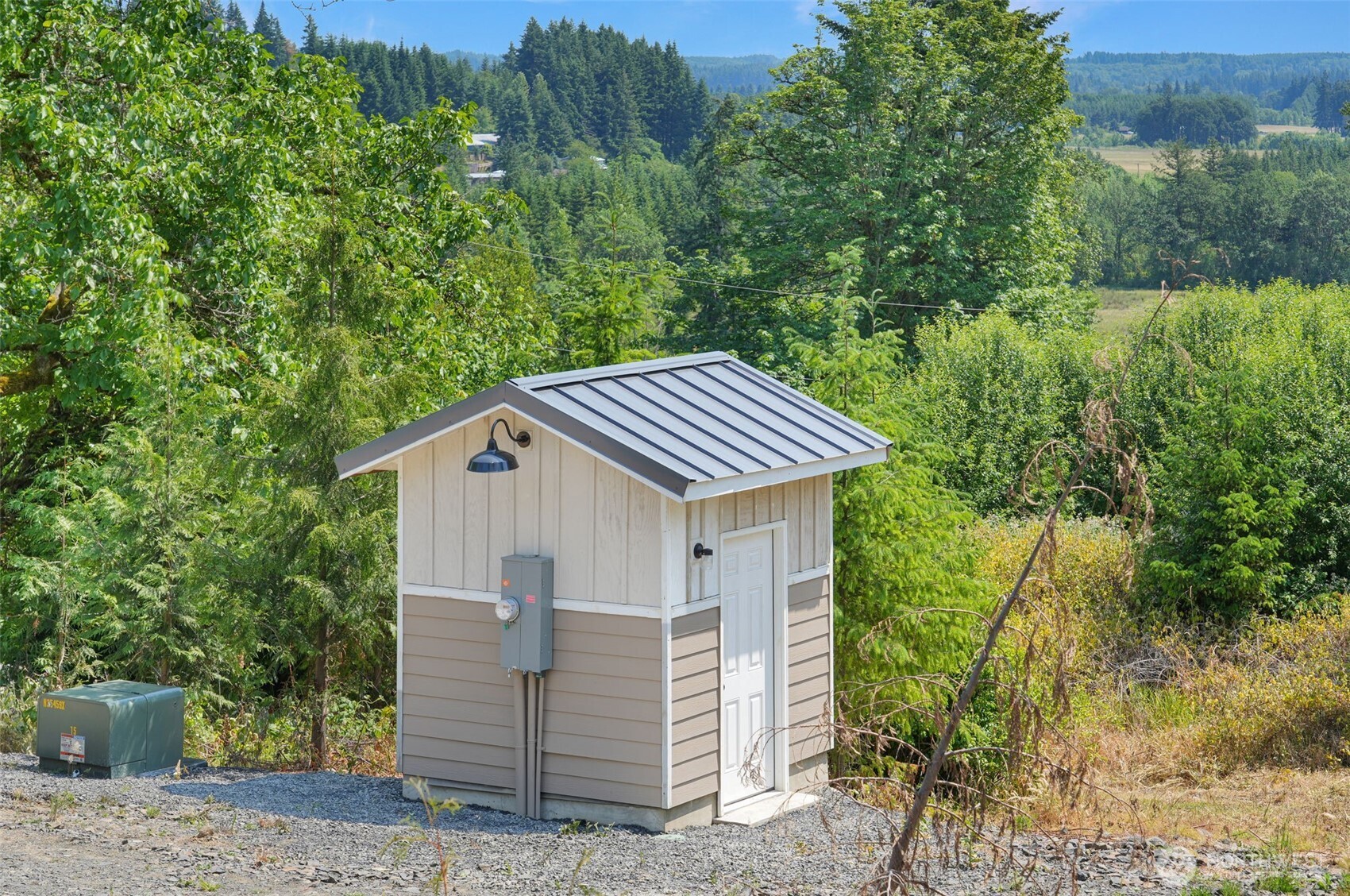 215 Sanderson Road Property Photo 5