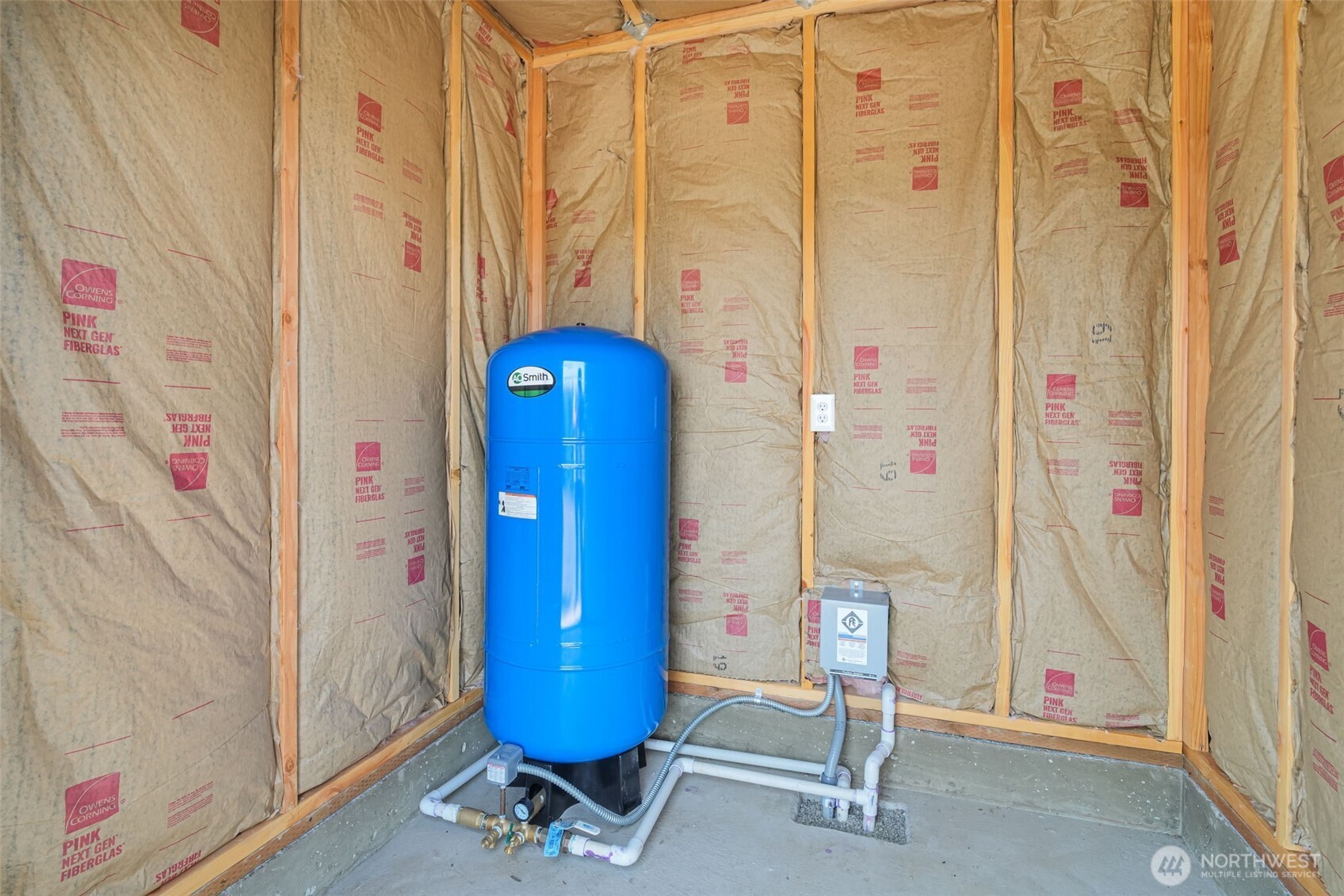 215 Sanderson Road Property Photo 6