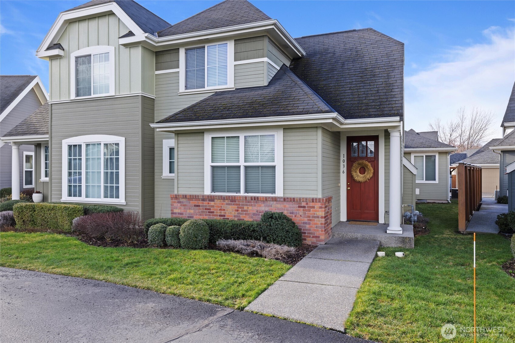 1036 Se Garrison Village Way Property Photo 1