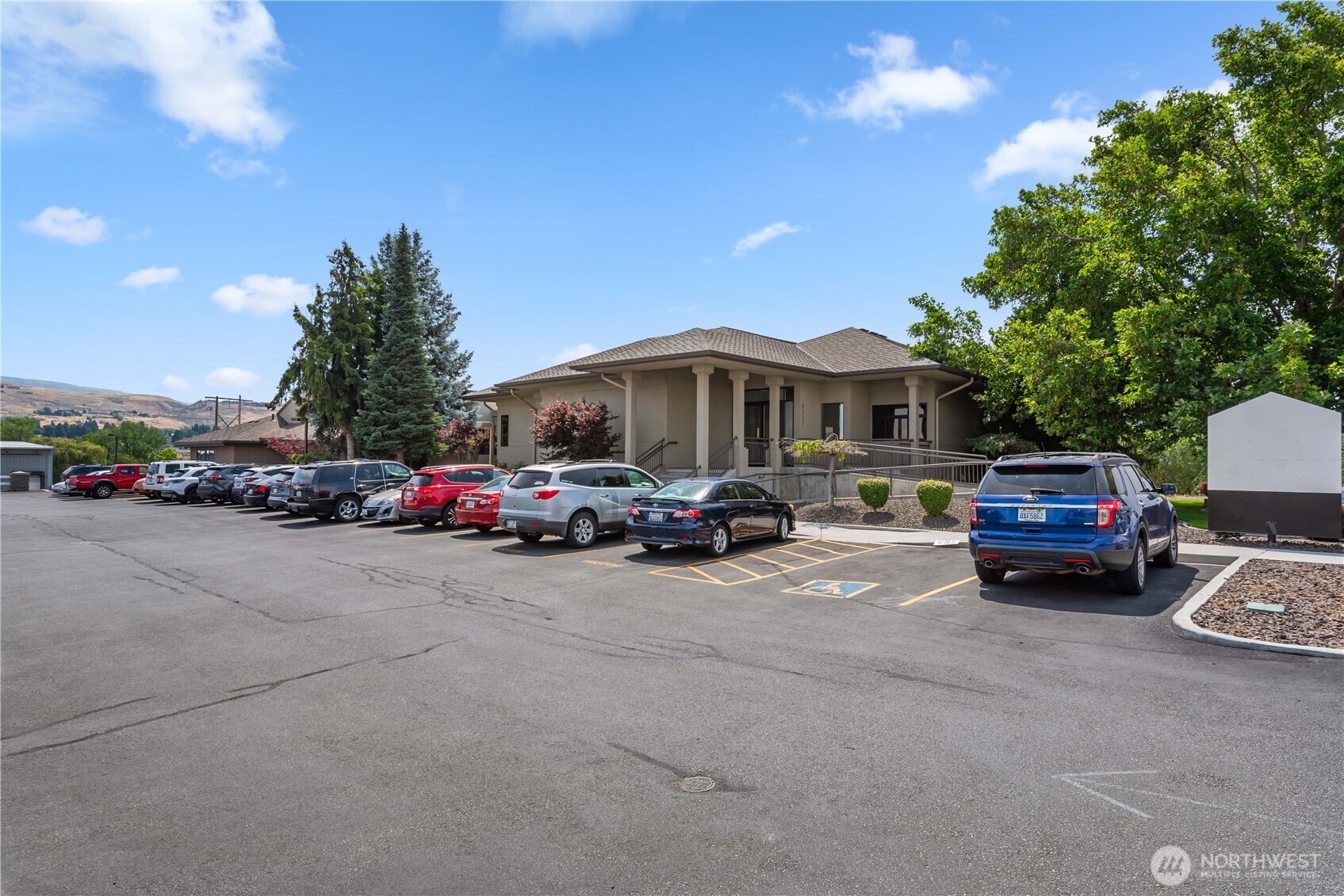 2525 Euclid Avenue Property Photo 4