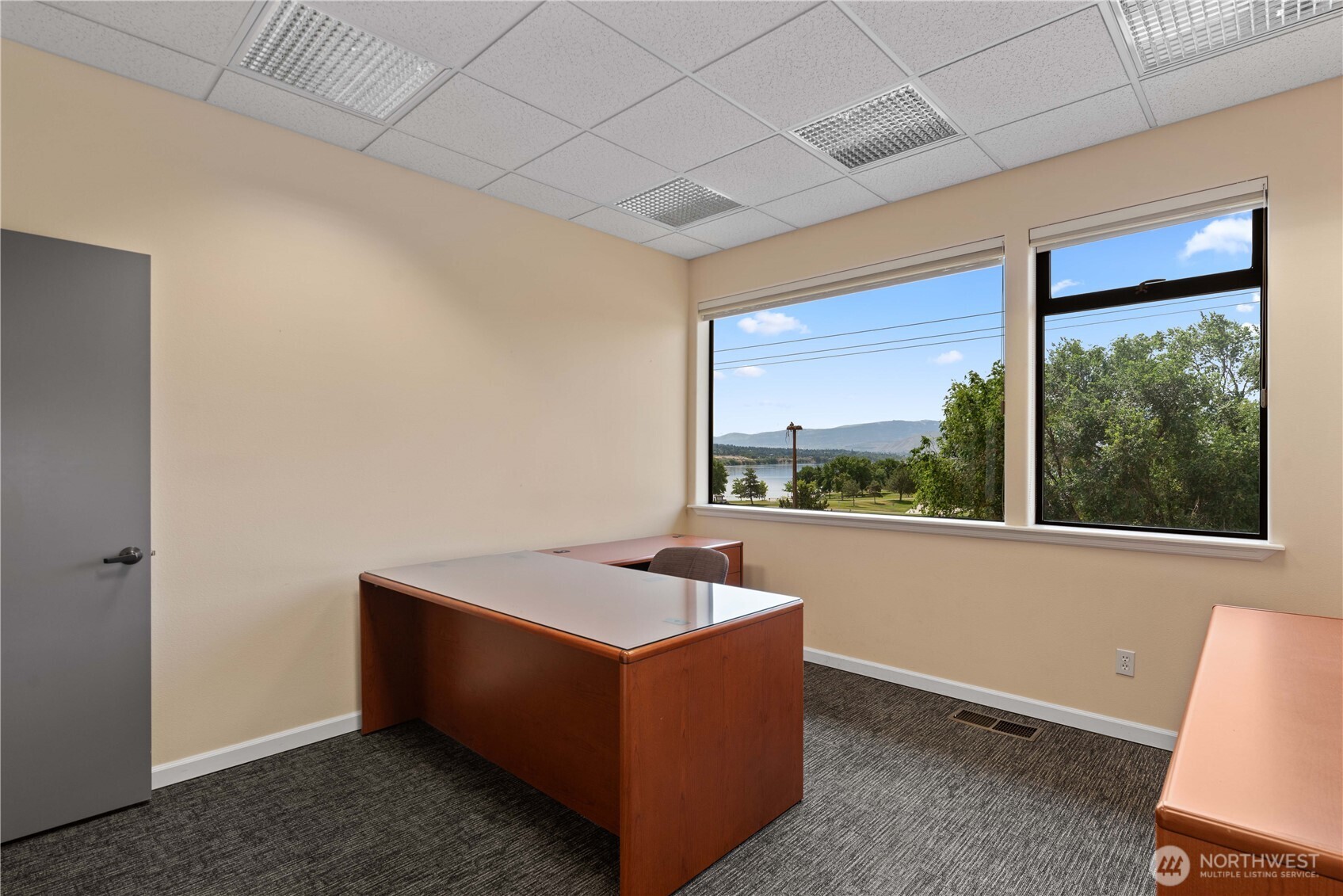 2525 Euclid Avenue Property Photo 15