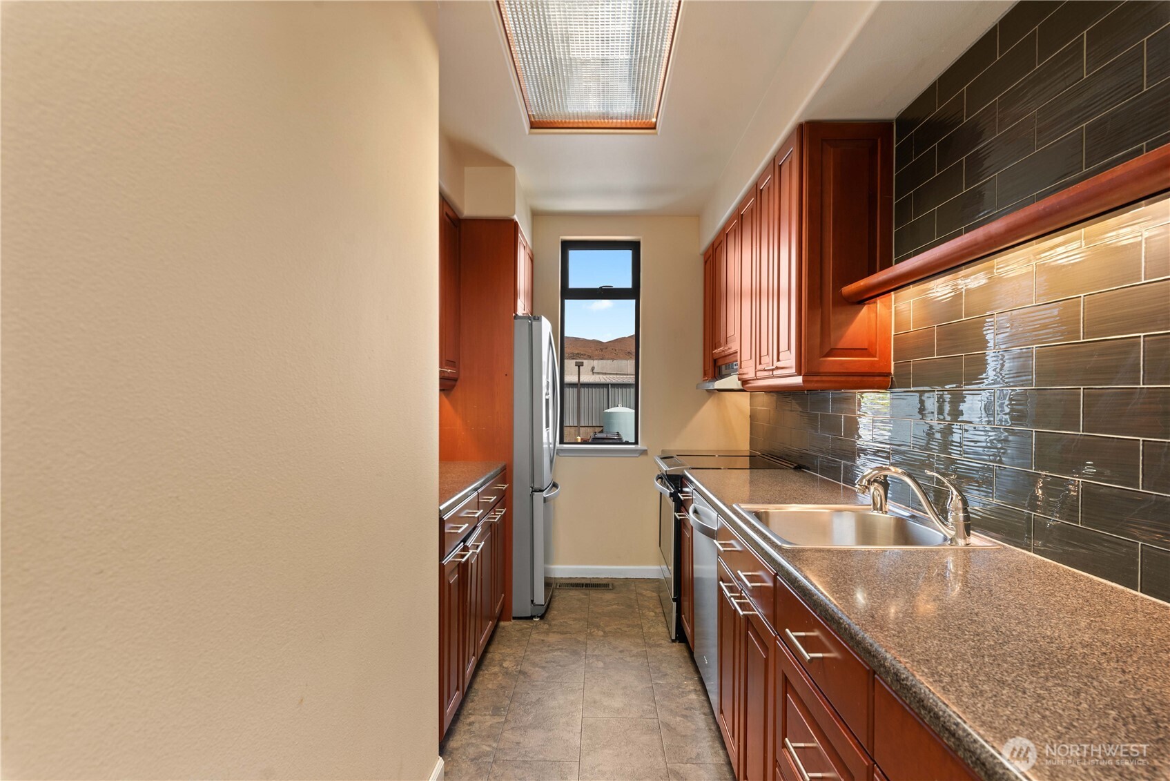 2525 Euclid Avenue Property Photo 16