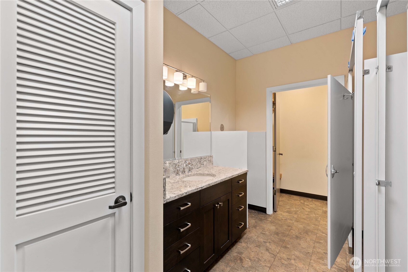 2525 Euclid Avenue Property Photo 18