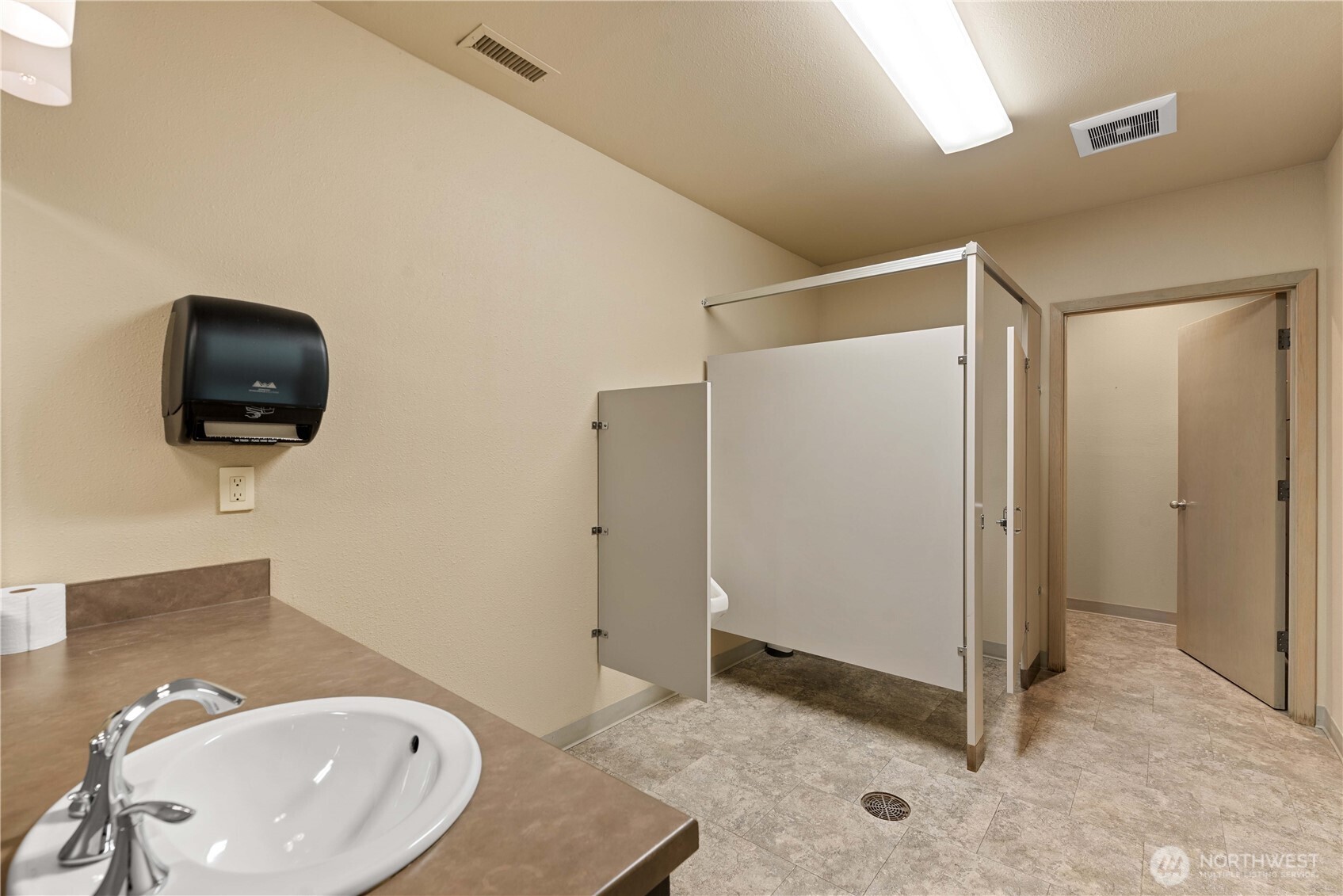 2525 Euclid Avenue Property Photo 35