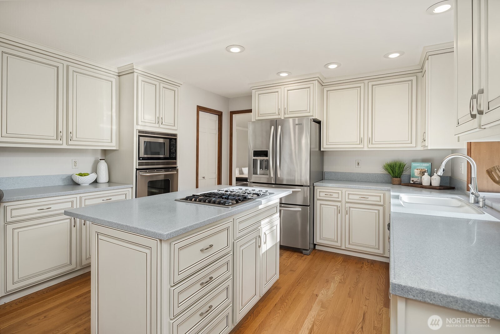 741 222nd Place Property Photo 6