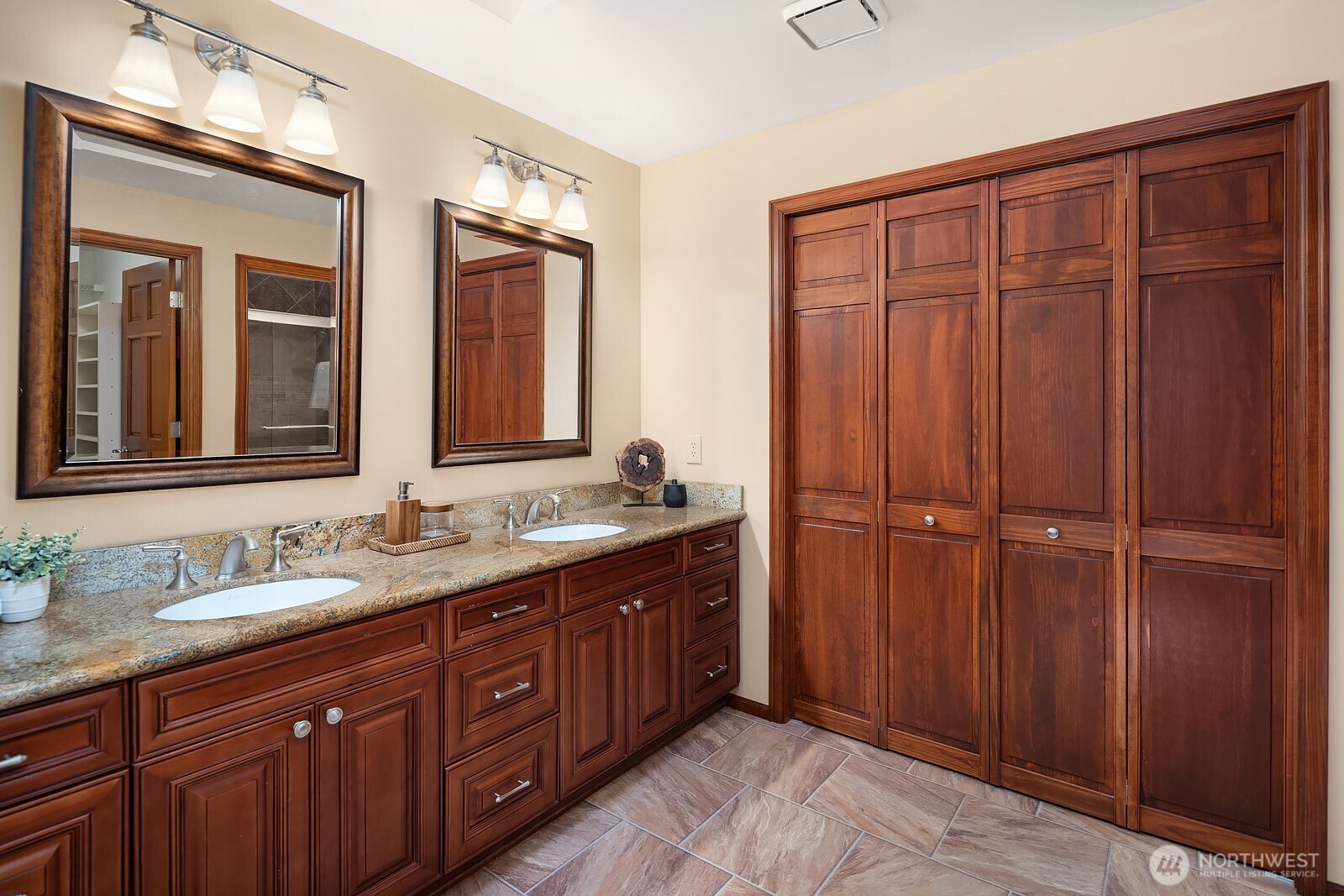 741 222nd Place Property Photo 19