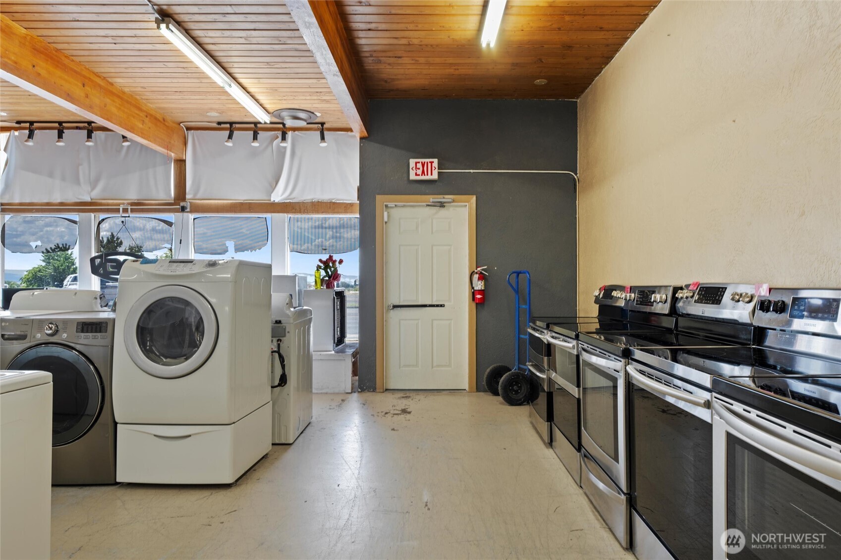 405 S Broadway Avenue Property Photo 11