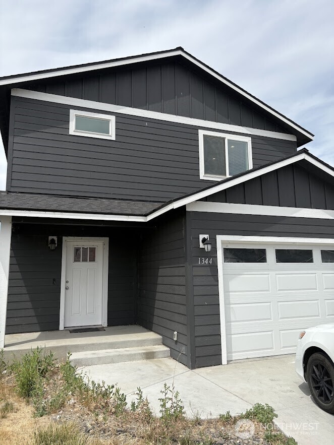 1344 Theo Way Property Photo 1