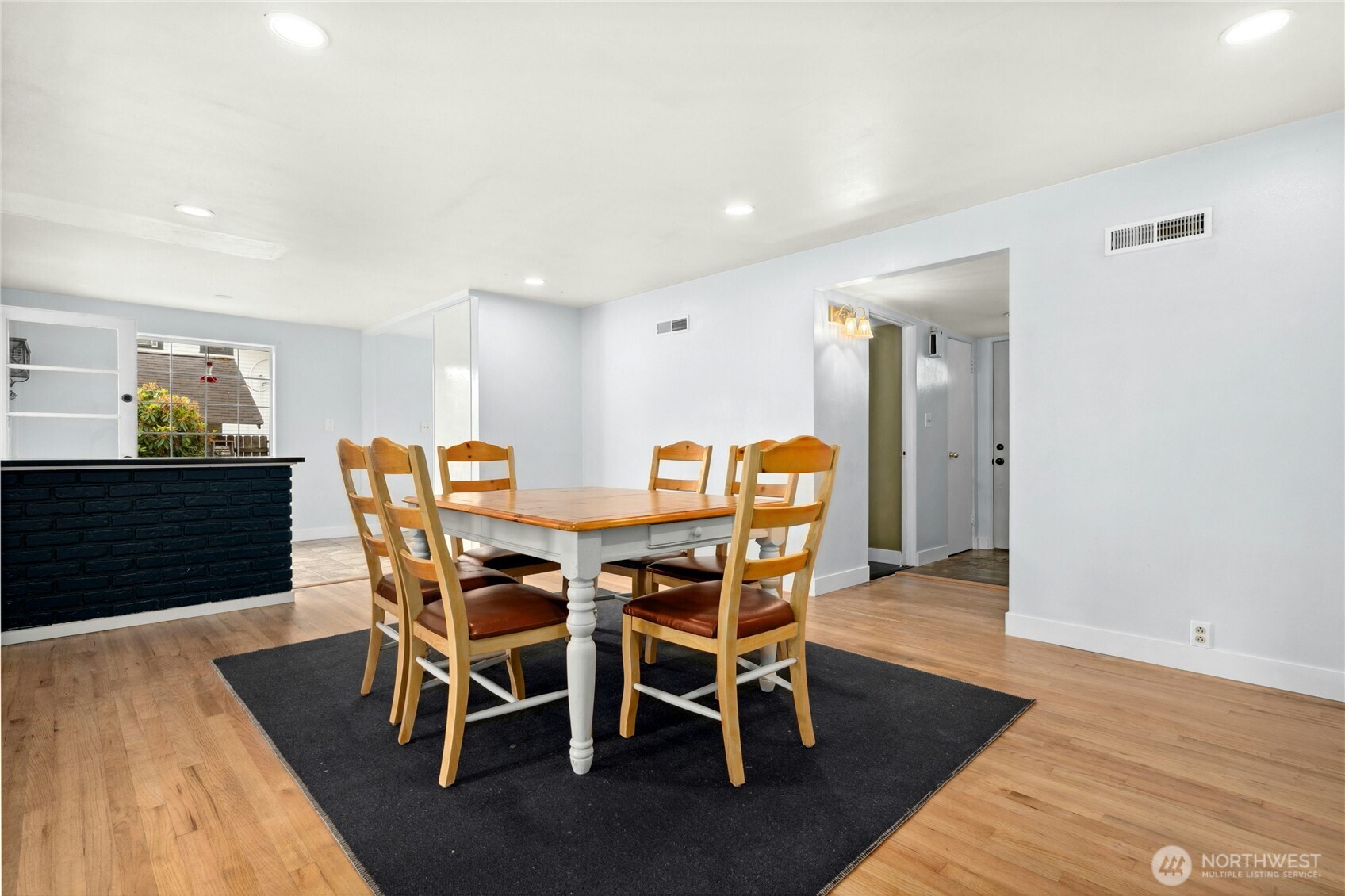 1037 Harding Street Property Photo 12