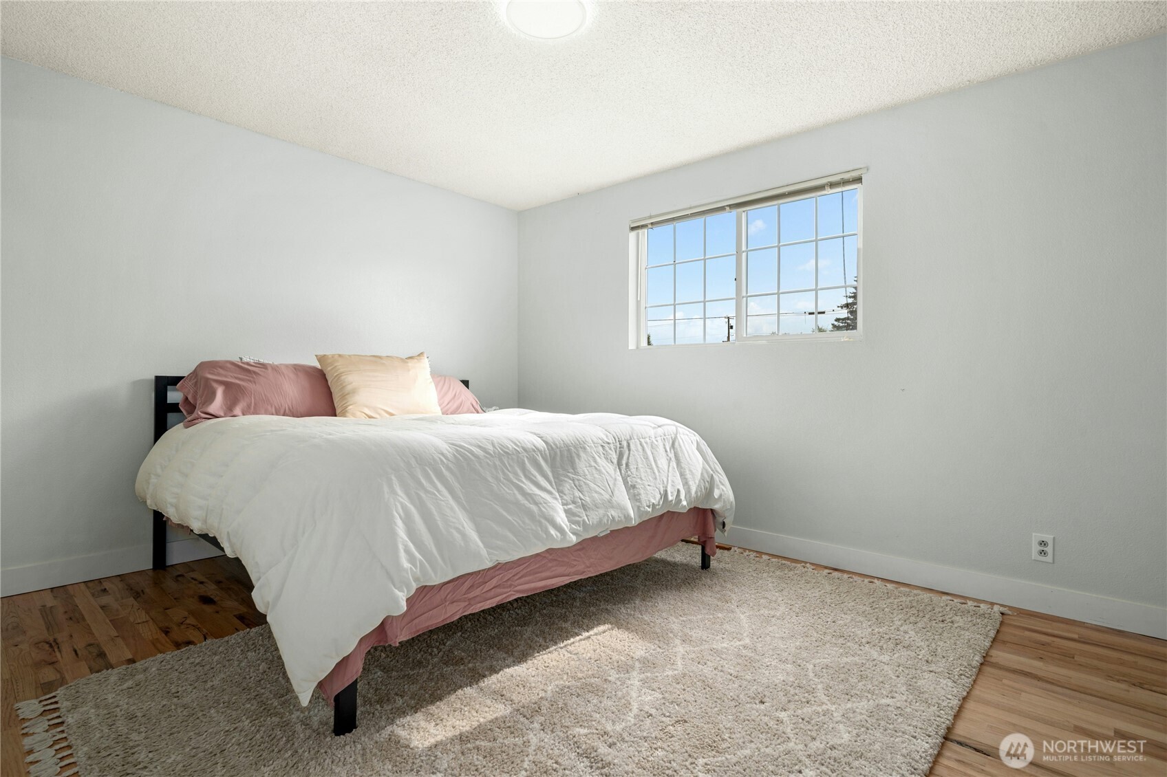 1037 Harding Street Property Photo 15
